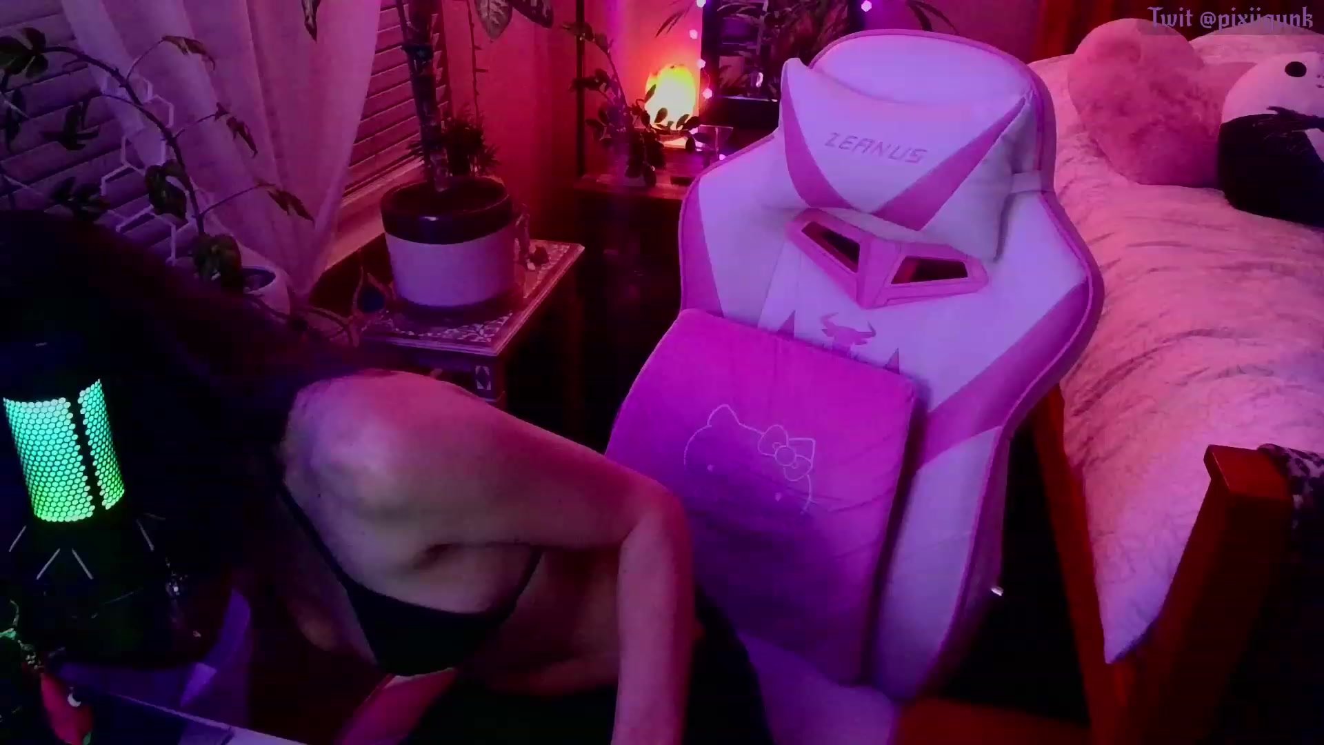 Gallery image thumbnail from Pixiigunk's myfreecams stream on, 03/17/2023, 08:50 image 14 of 20