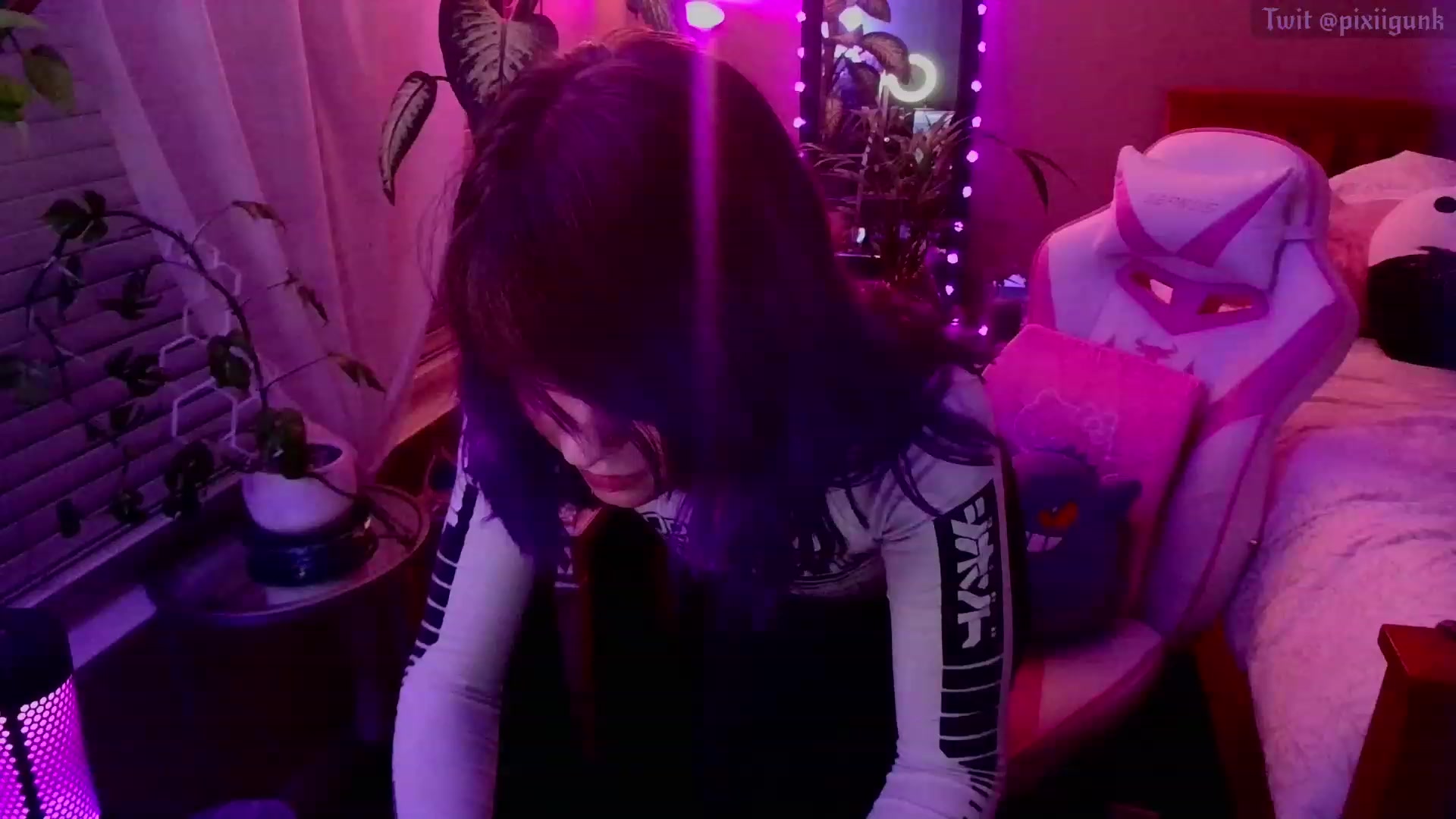 Gallery image thumbnail from Pixiigunk's myfreecams stream on, 03/17/2023, 08:50 image 8 of 20