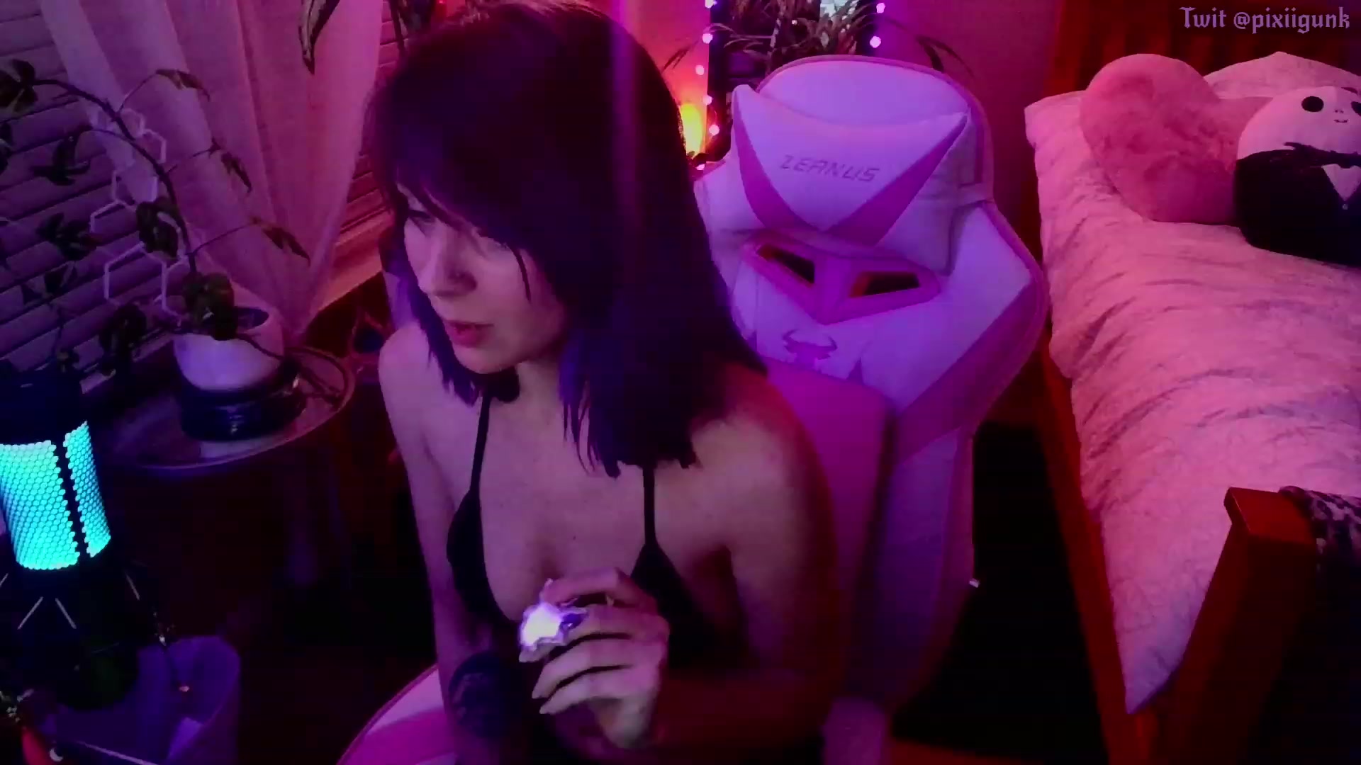 Gallery image thumbnail from Pixiigunk's myfreecams stream on, 03/17/2023, 08:50 image 17 of 20