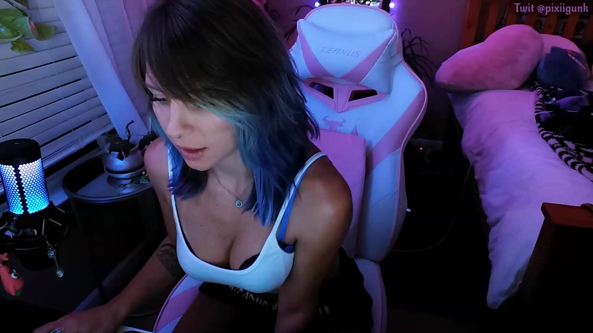Gallery image thumbnail from Pixiigunk's myfreecams stream on, 07/04/2023, 09:49 image 9 of 20