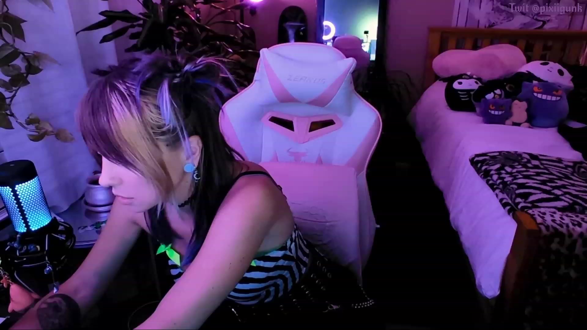 Gallery image thumbnail from Pixiigunk's myfreecams stream on, 10/13/2023, 06:07 image 9 of 20