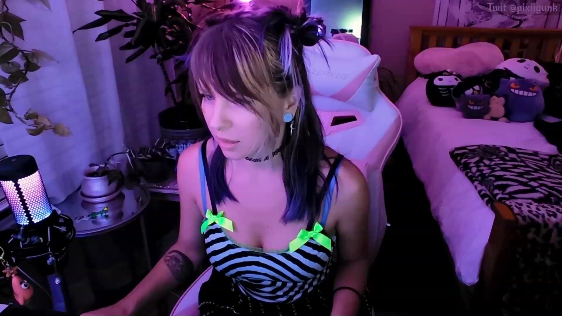 Gallery image thumbnail from Pixiigunk's myfreecams stream on, 10/13/2023, 06:07 image 1 of 20