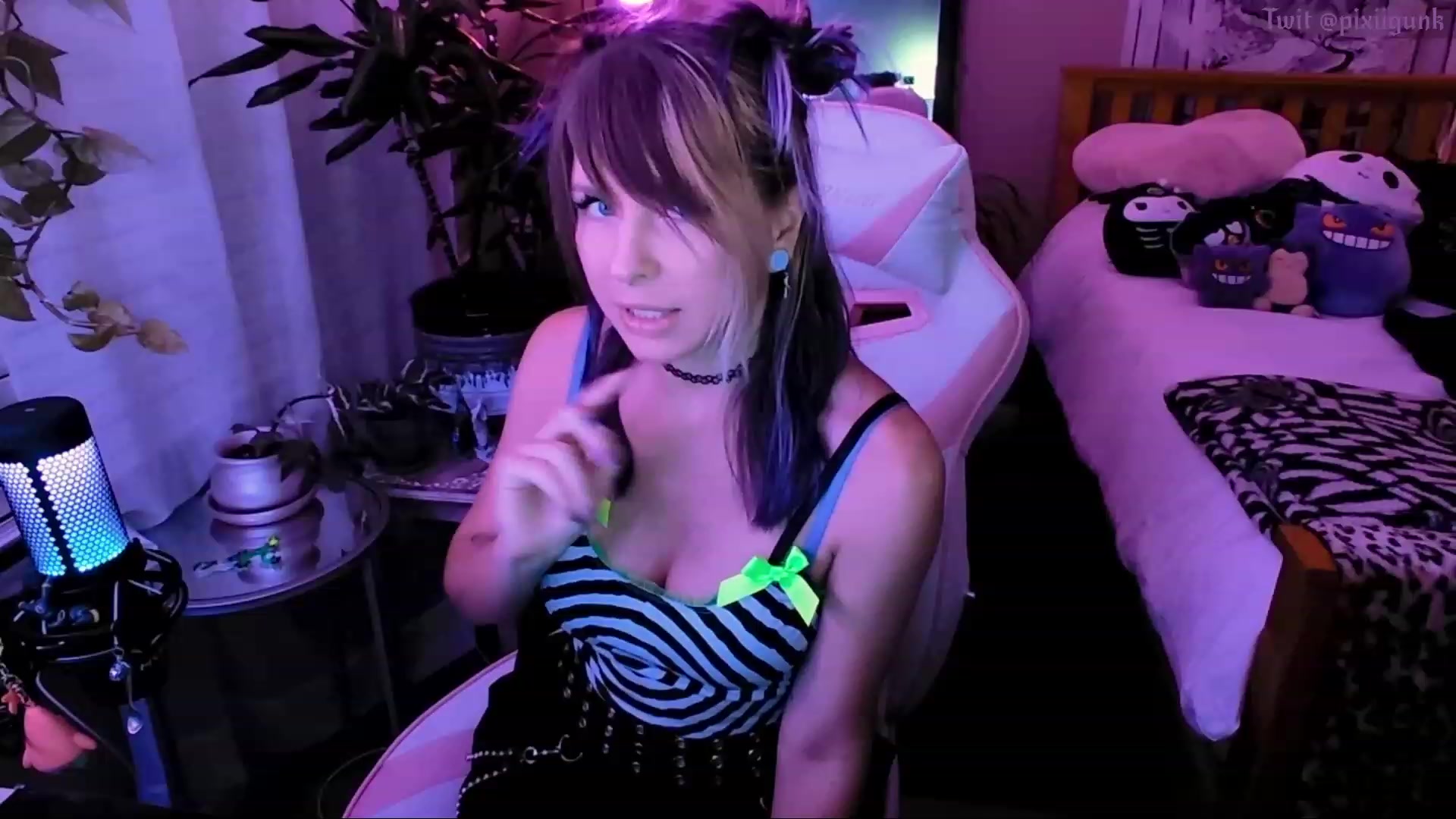 Gallery image thumbnail from Pixiigunk's myfreecams stream on, 10/13/2023, 06:07 image 6 of 20
