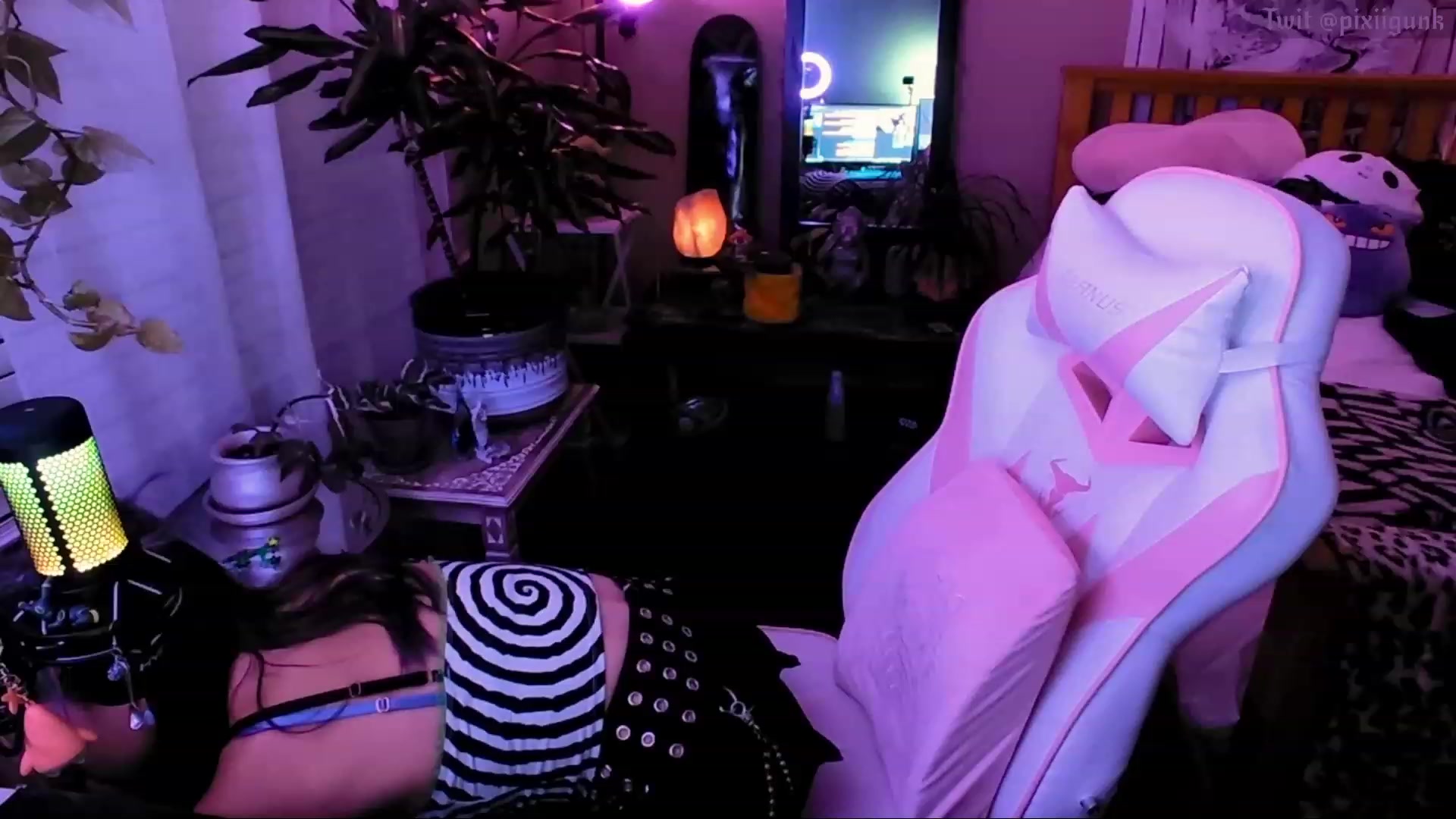 Gallery image thumbnail from Pixiigunk's myfreecams stream on, 10/13/2023, 06:31 image 11 of 20