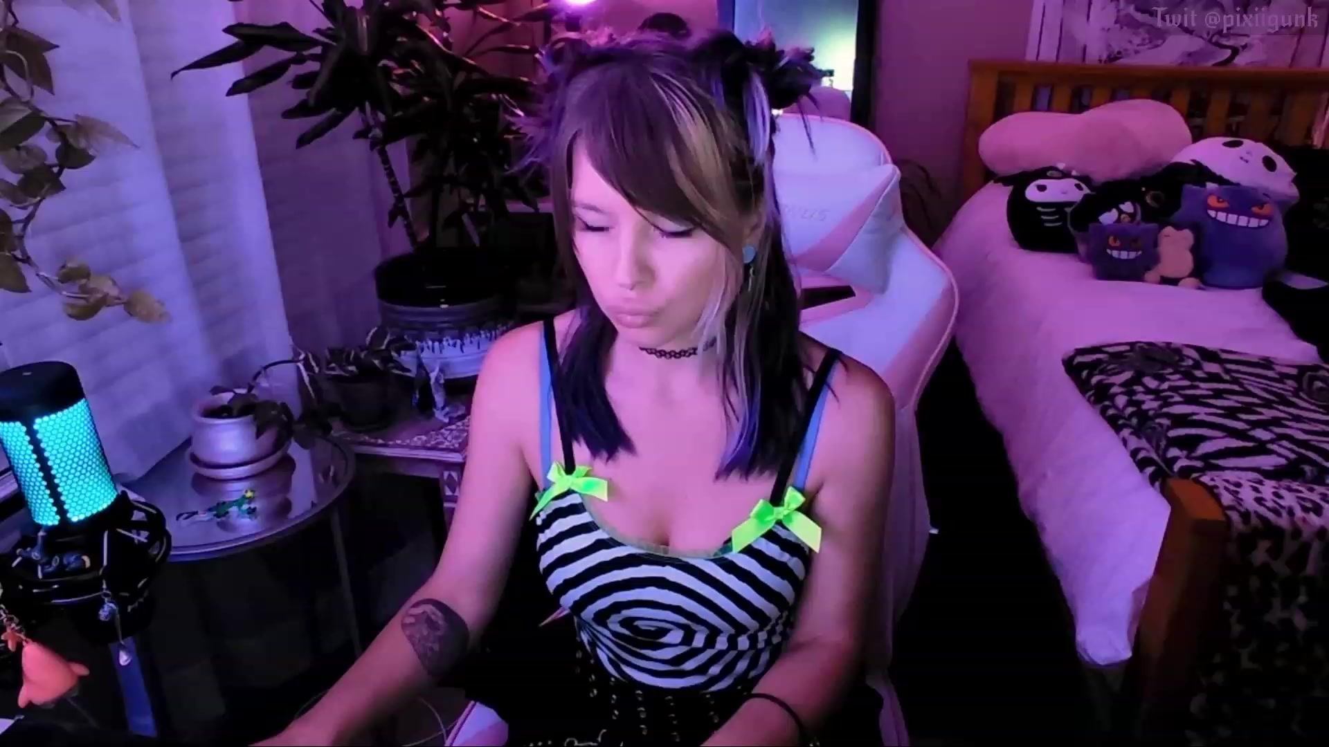 Gallery image thumbnail from Pixiigunk's myfreecams stream on, 10/13/2023, 06:31 image 10 of 20