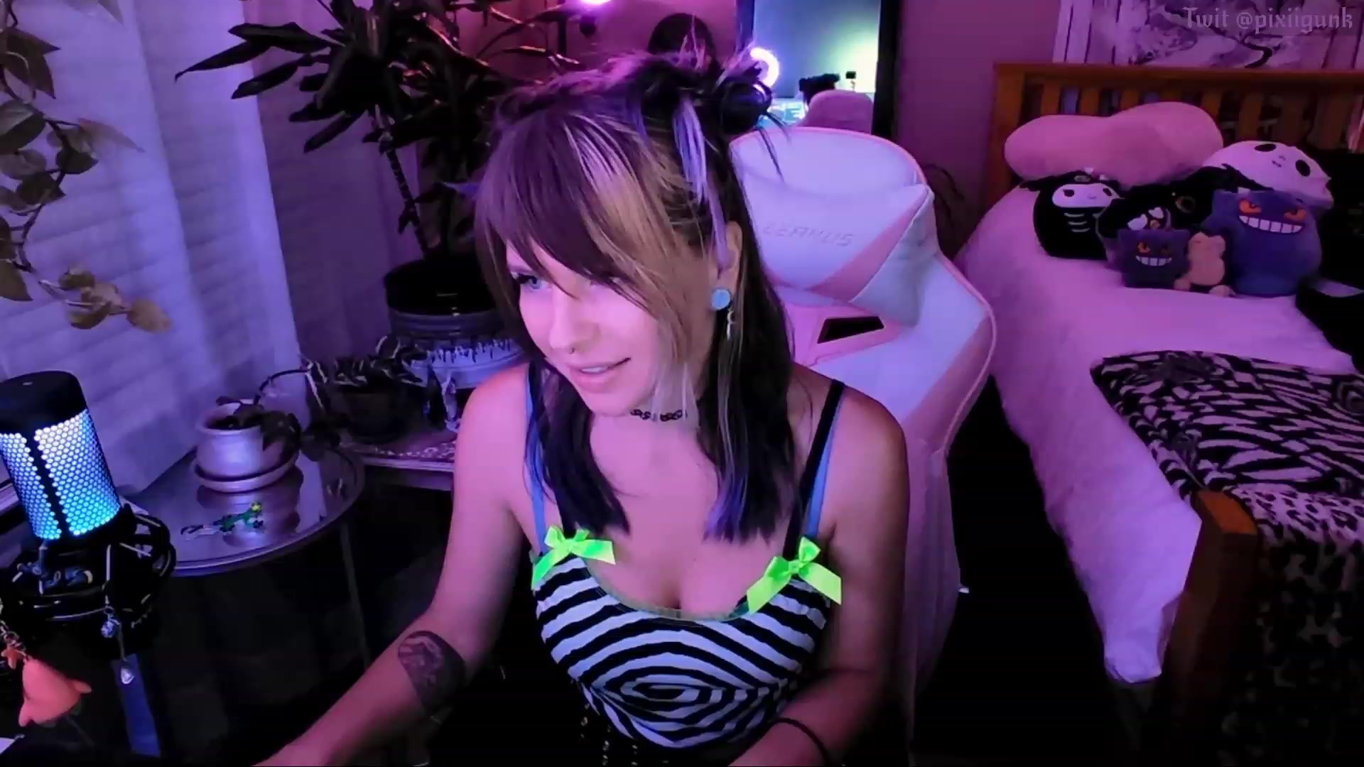 Gallery image thumbnail from Pixiigunk's myfreecams stream on, 10/13/2023, 06:31 image 16 of 20