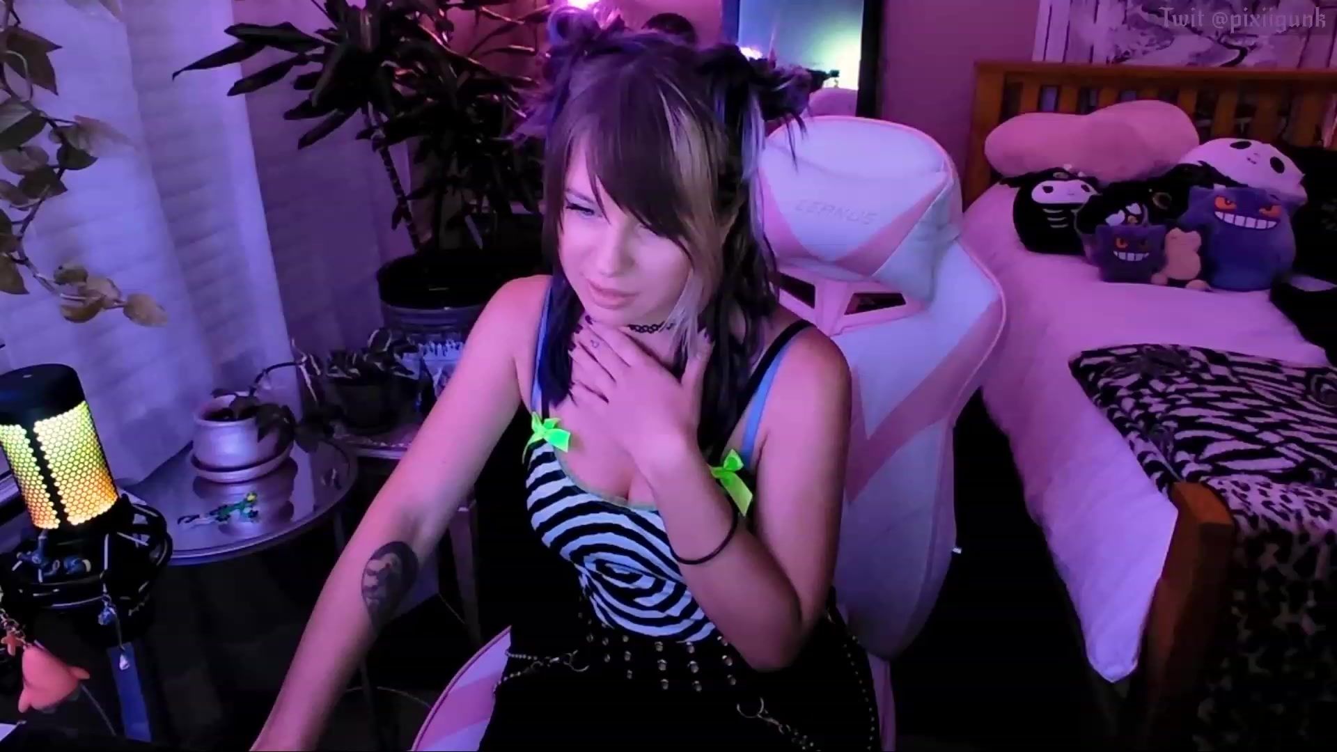 Gallery image thumbnail from Pixiigunk's myfreecams stream on, 10/13/2023, 07:39 image 16 of 20