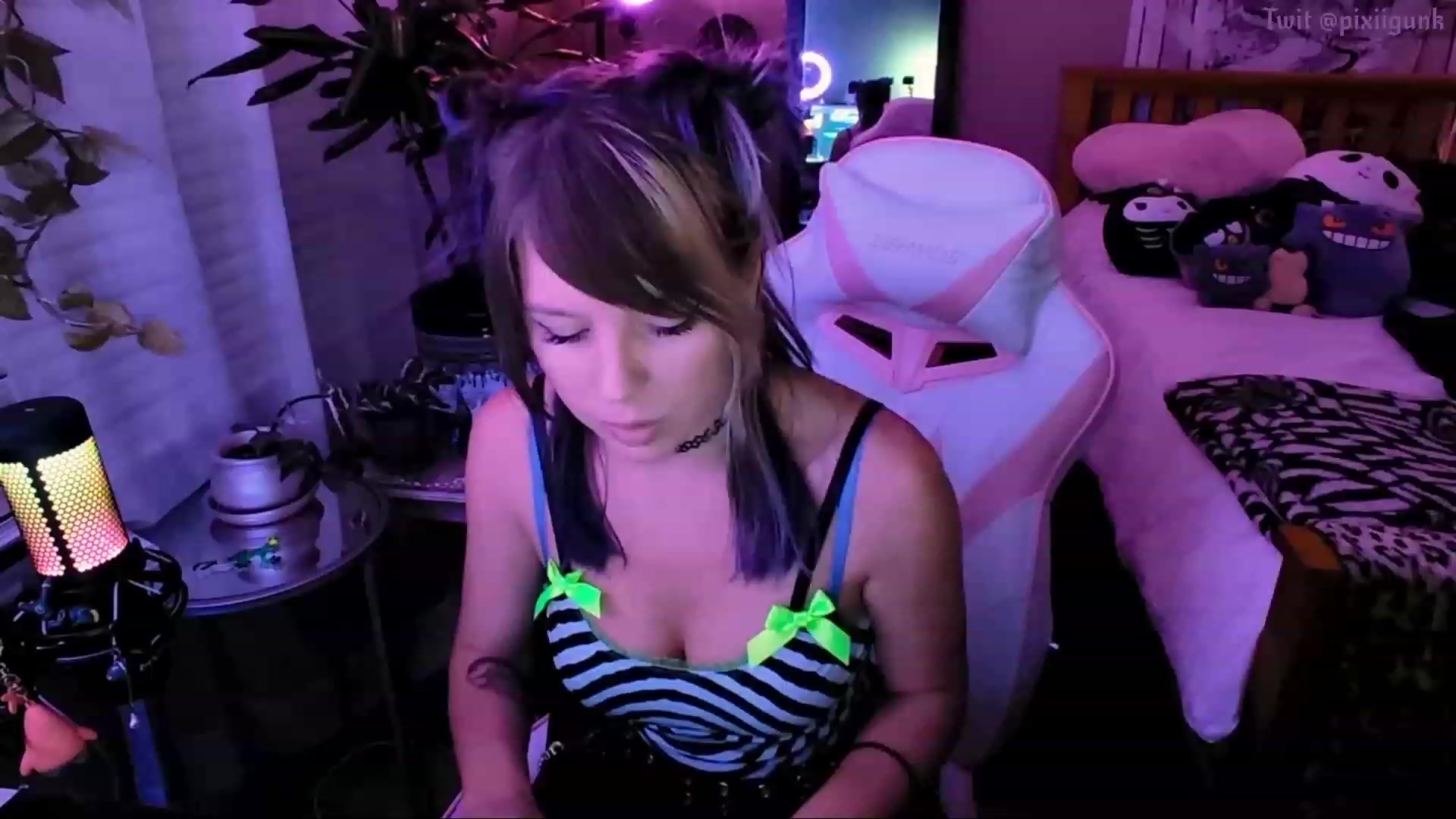 Gallery image thumbnail from Pixiigunk's myfreecams stream on, 10/13/2023, 07:39 image 14 of 20