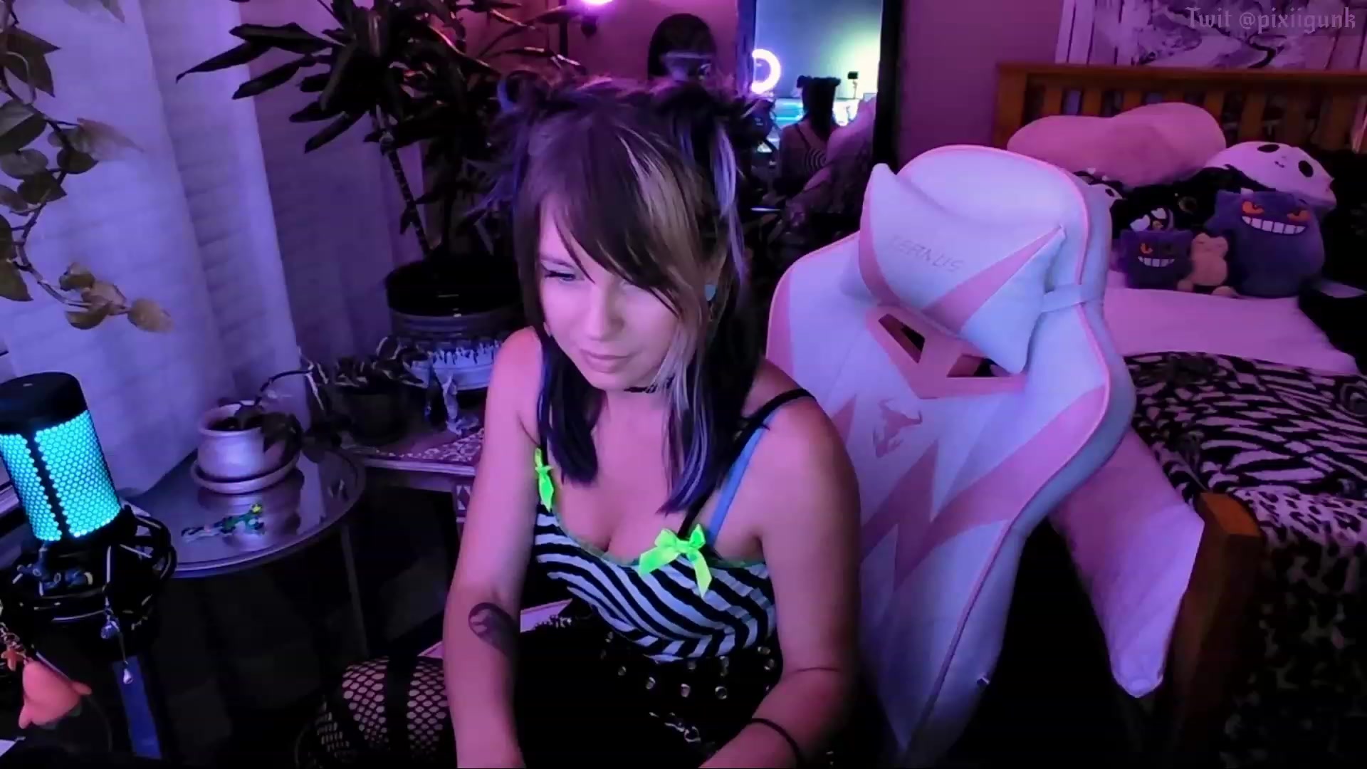 Gallery image thumbnail from Pixiigunk's myfreecams stream on, 10/13/2023, 07:39 image 9 of 20