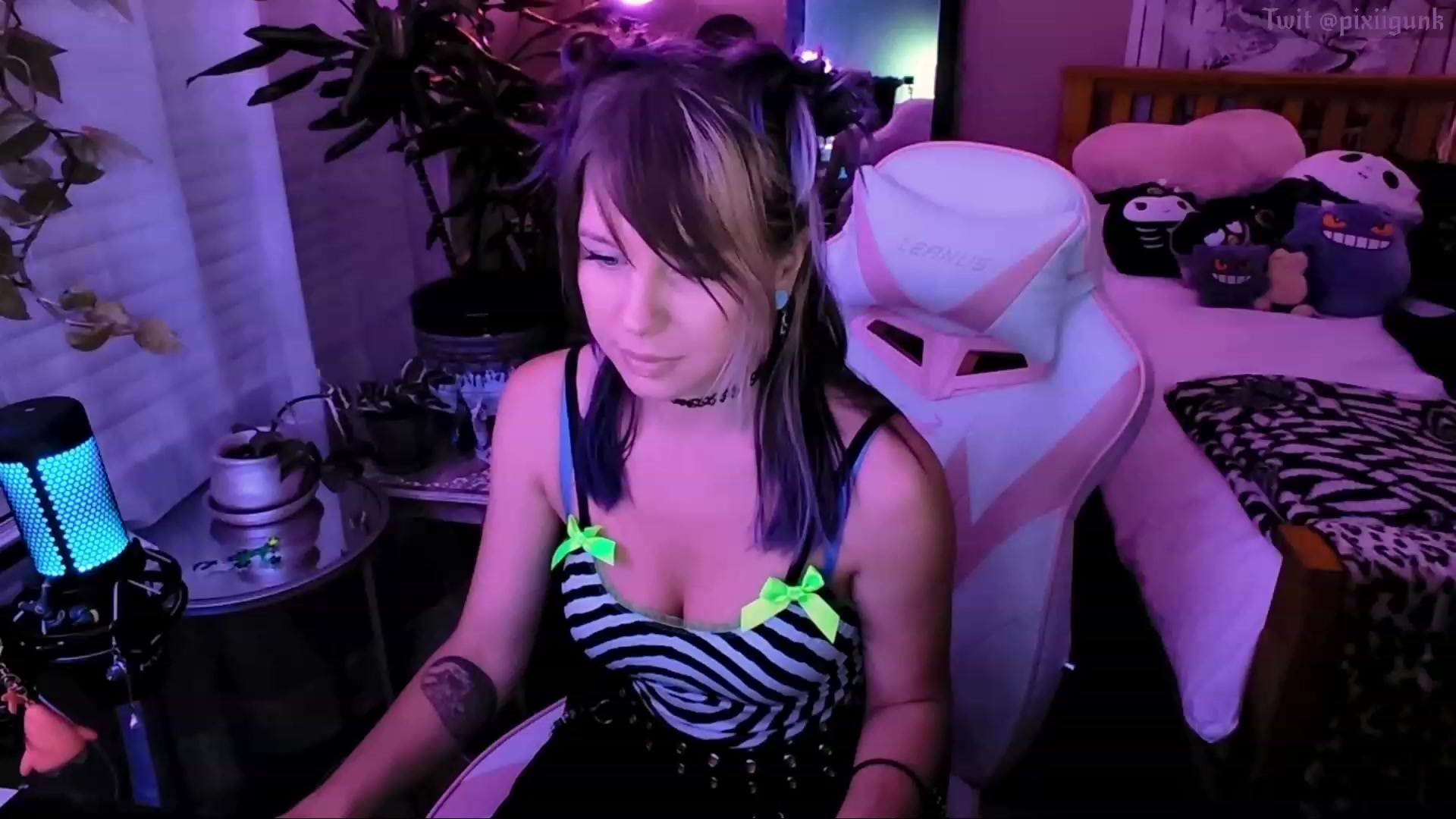 Gallery image thumbnail from Pixiigunk's myfreecams stream on, 10/13/2023, 07:39 image 13 of 20