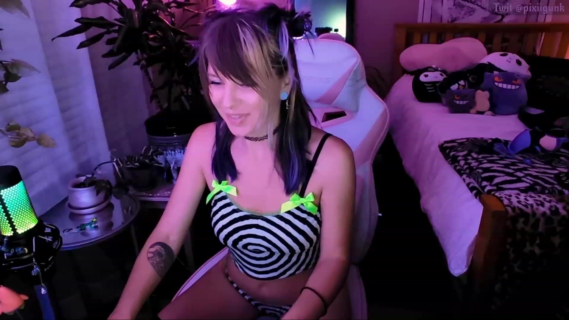 Gallery image thumbnail from Pixiigunk's myfreecams stream on, 10/13/2023, 08:42 image 2 of 20