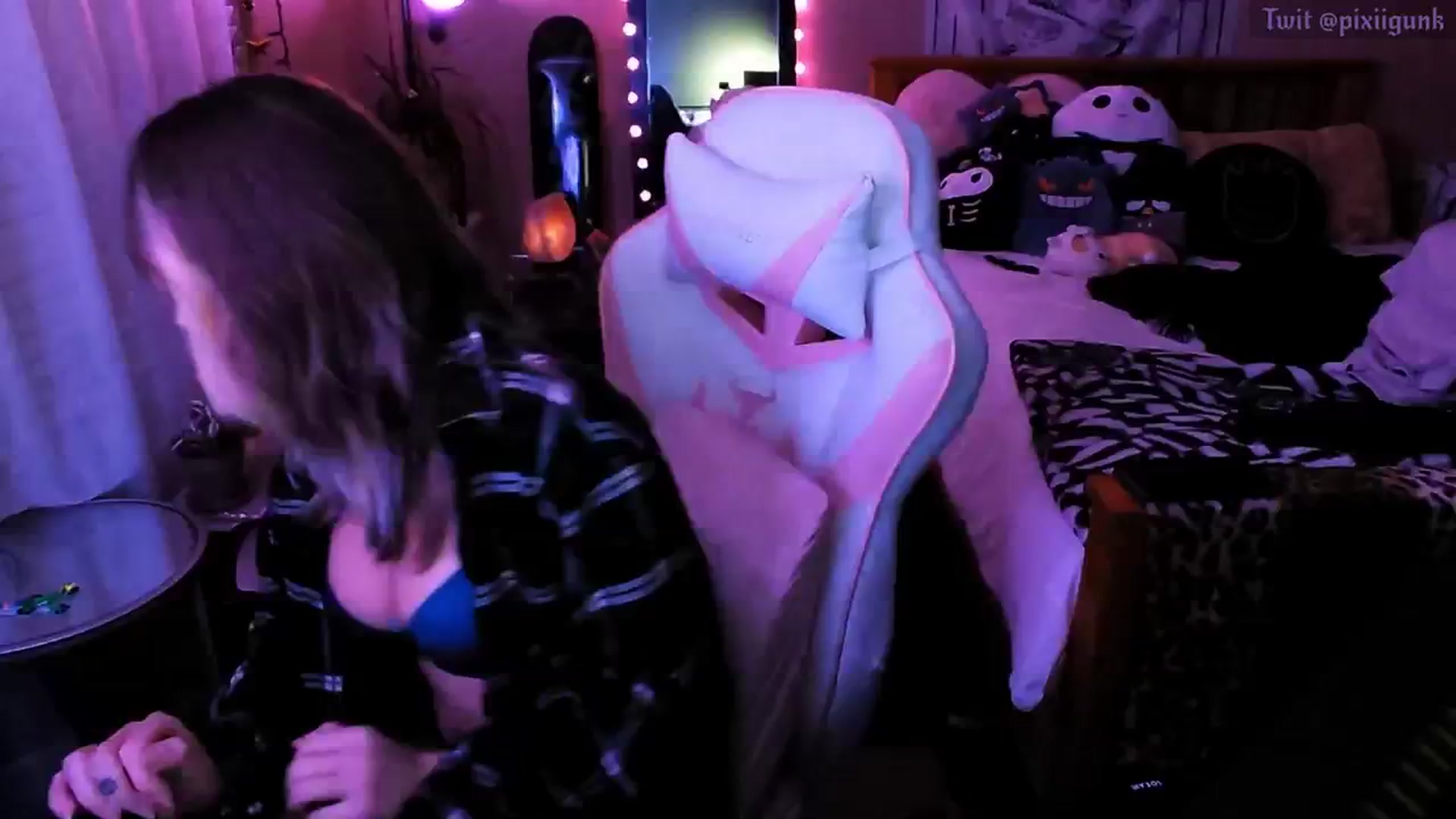 Gallery image thumbnail from Pixiigunk's myfreecams stream on, 02/09/2024, 11:43 image 3 of 20