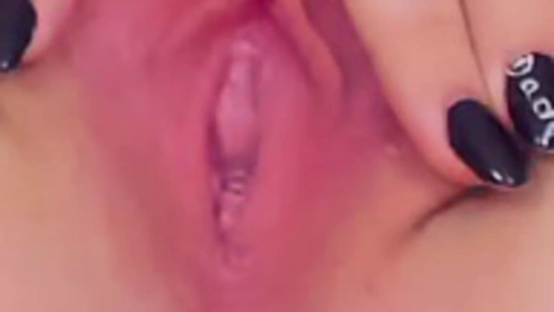 Gallery image thumbnail from Pixxie_x's myfreecams stream on, 05/17/2023, 09:26 image 15 of 20