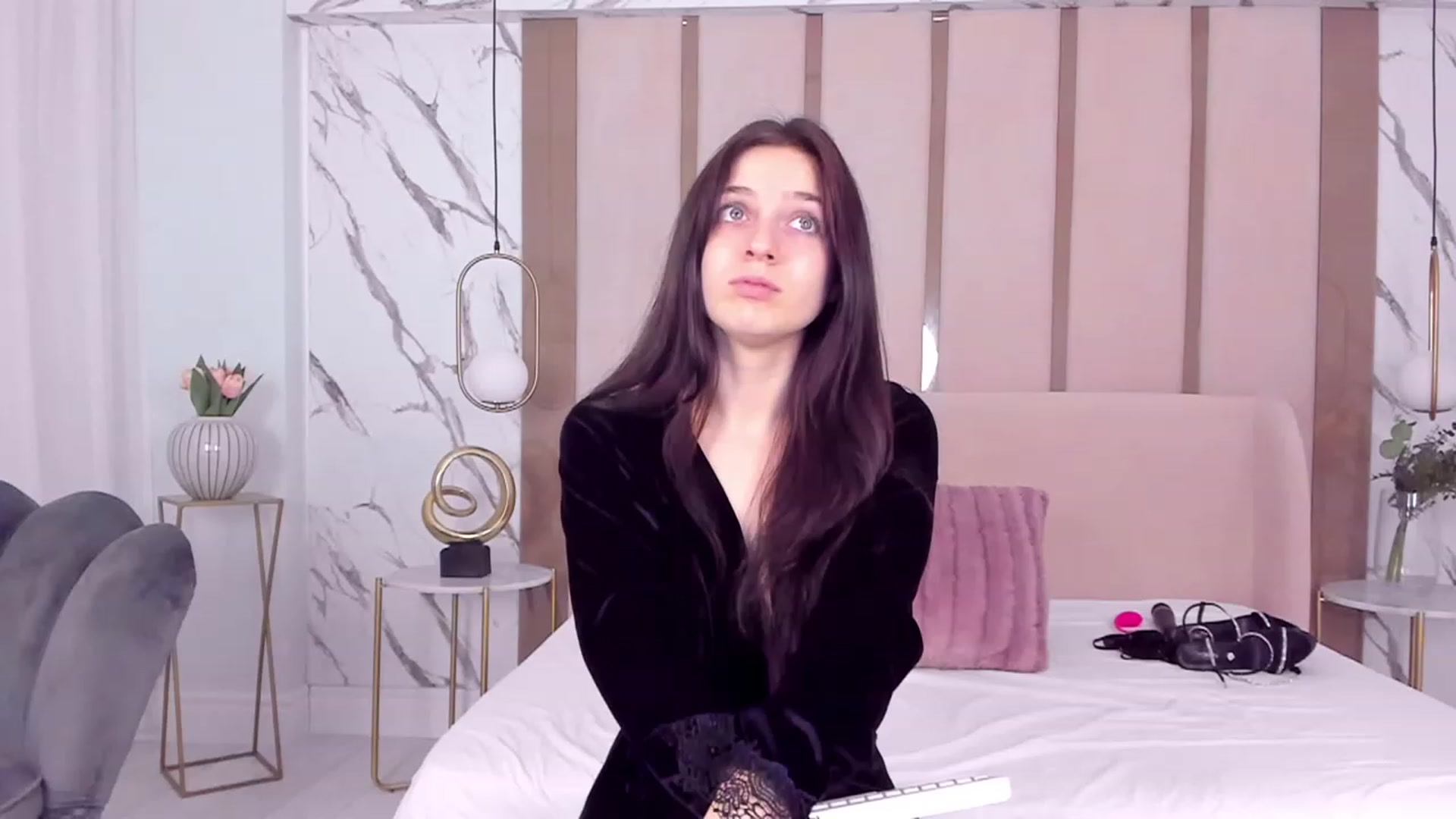 Gallery image thumbnail from Pixxie_x's myfreecams stream on, 05/17/2023, 11:27 image 12 of 20