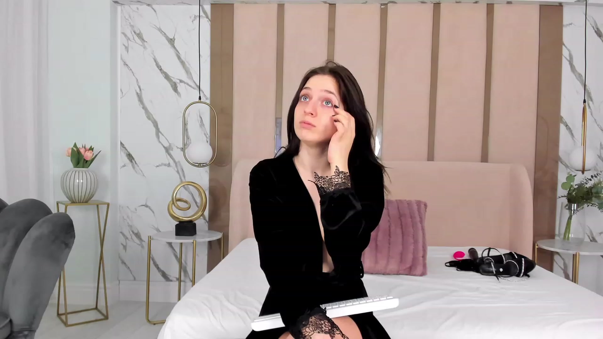 Gallery image thumbnail from Pixxie_x's myfreecams stream on, 05/17/2023, 11:27 image 10 of 20
