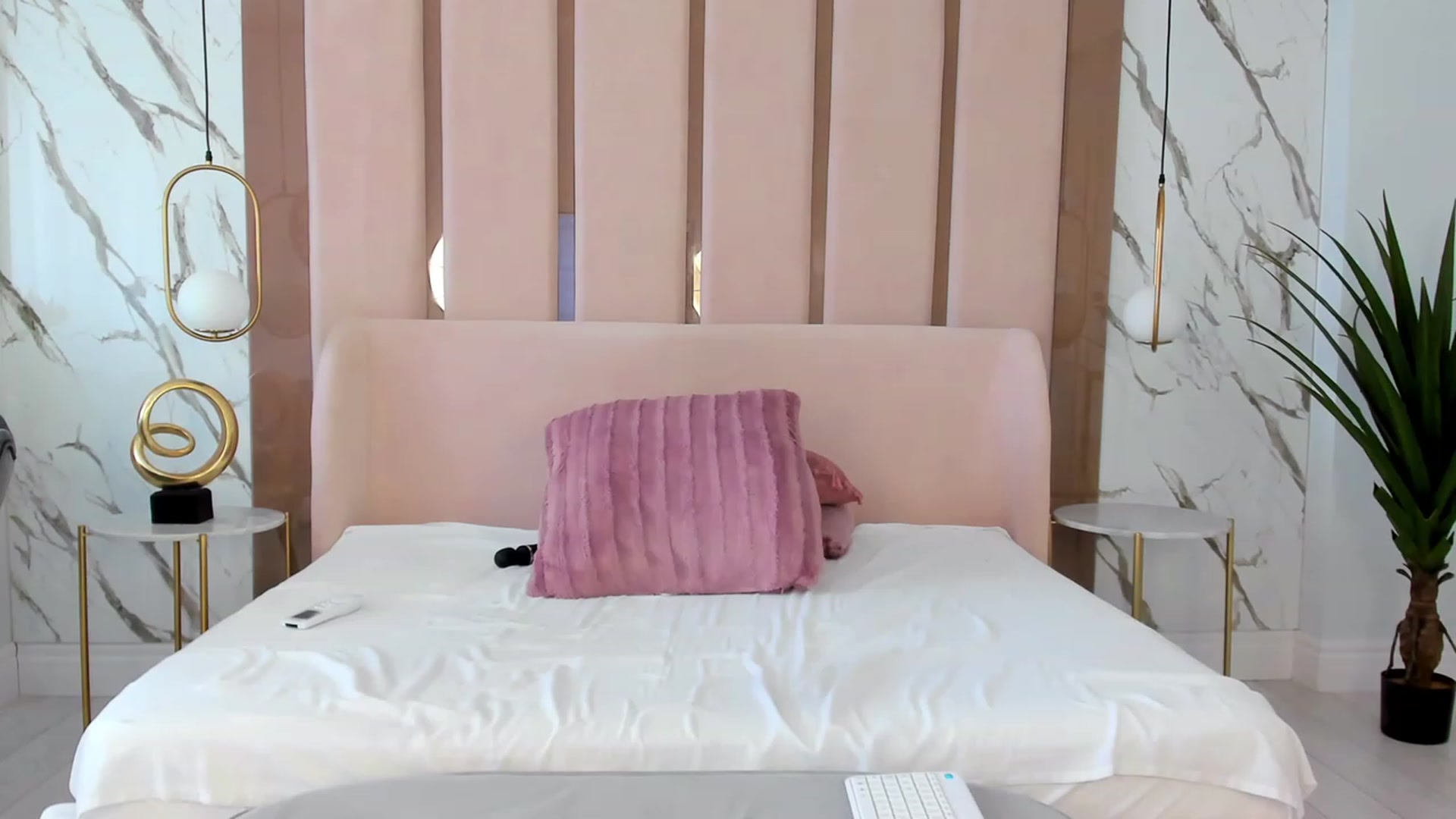 Gallery image thumbnail from Pixxie_x's myfreecams stream on, 06/14/2023, 10:22 image 18 of 20