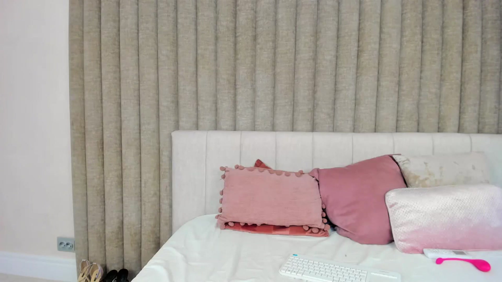Gallery image thumbnail from Pixxie_x's myfreecams stream on, 09/15/2023, 08:11 image 10 of 20