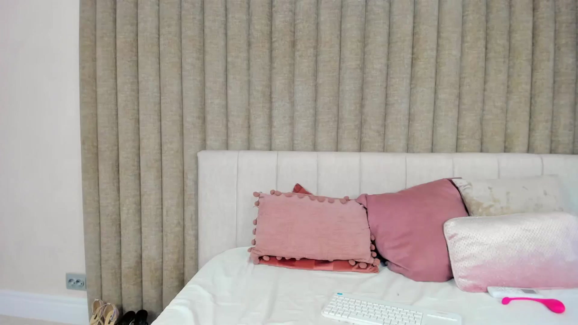 Gallery image thumbnail from Pixxie_x's myfreecams stream on, 09/15/2023, 08:11 image 8 of 20