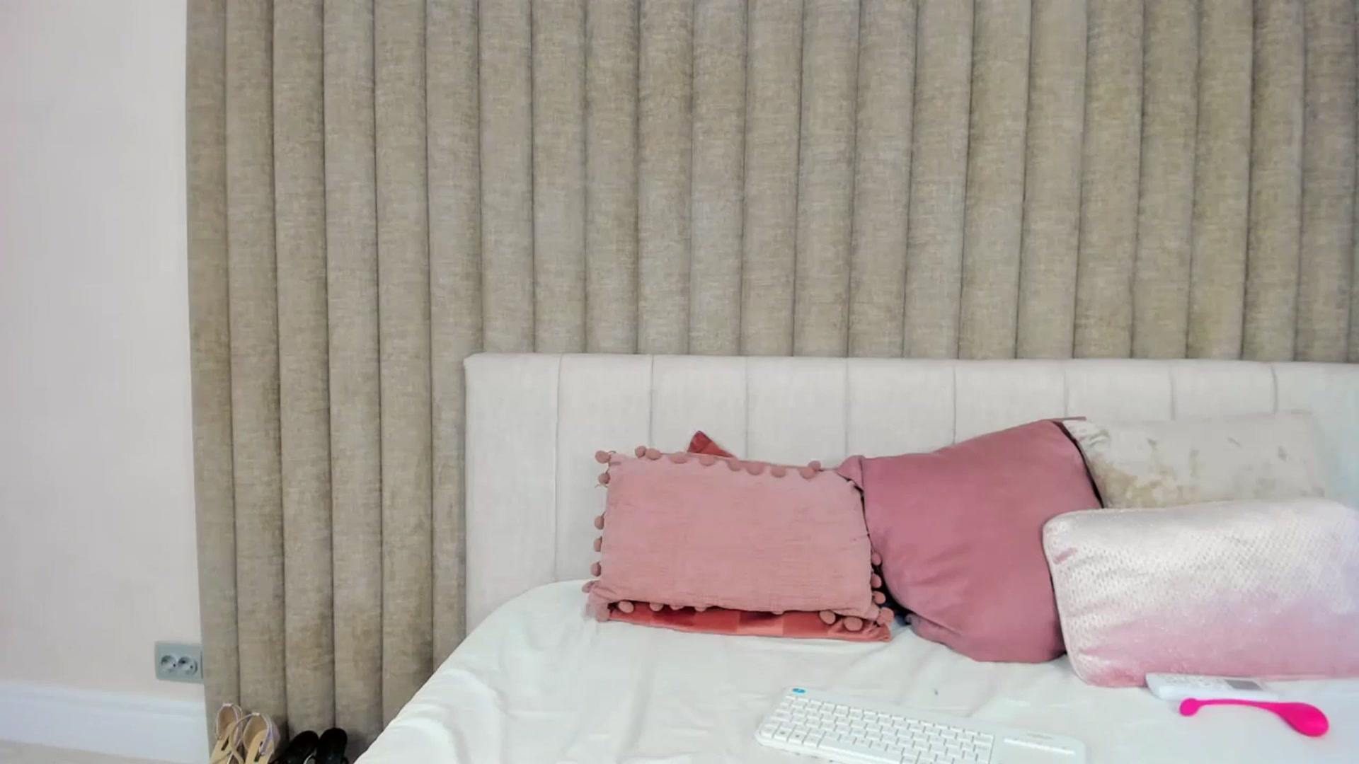 Gallery image thumbnail from Pixxie_x's myfreecams stream on, 09/15/2023, 08:11 image 14 of 20