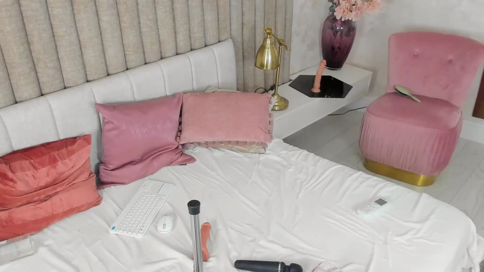 Gallery image thumbnail from Pixxie_x's myfreecams stream on, 09/20/2023, 06:39 image 9 of 20