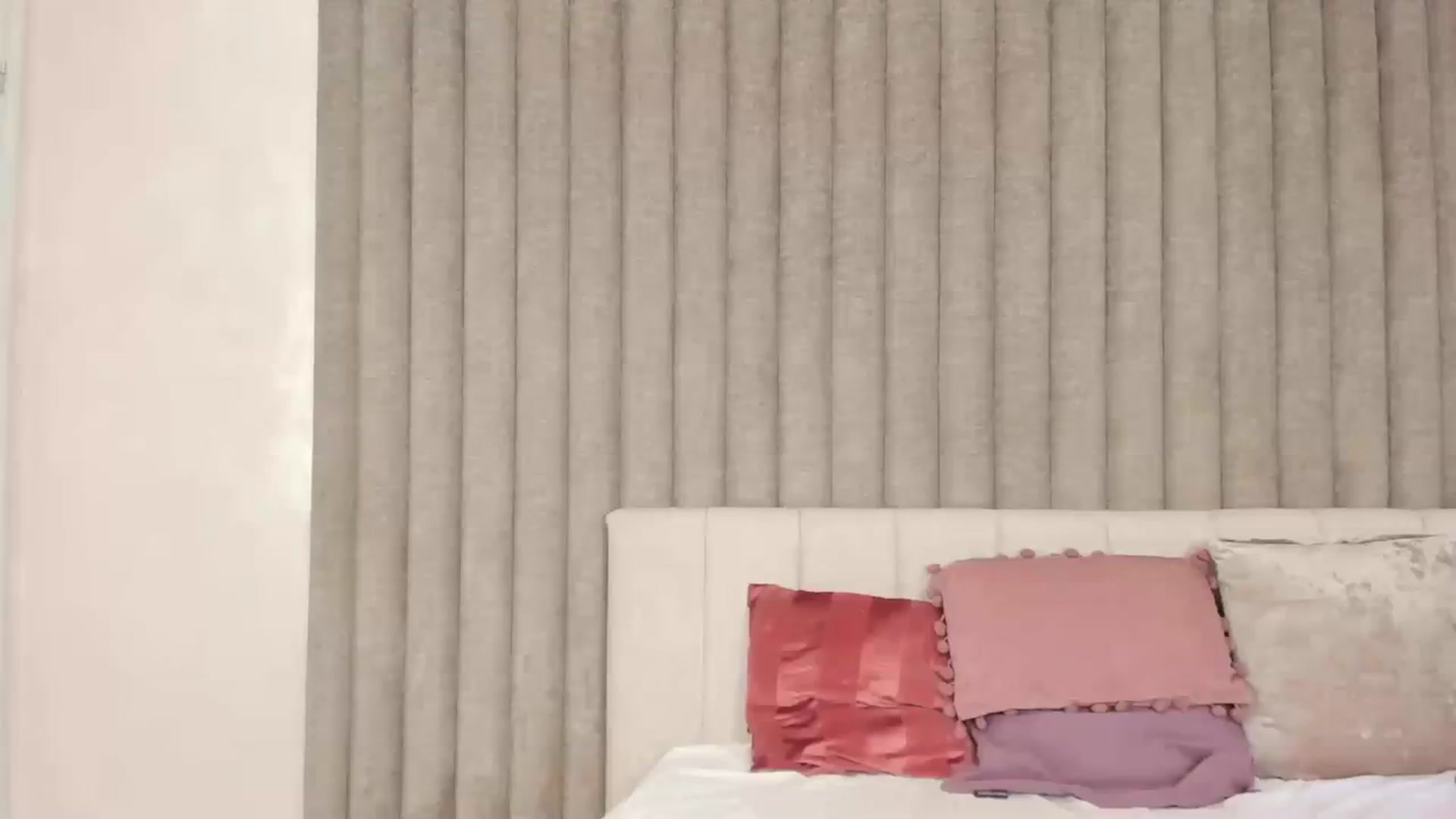 Gallery image thumbnail from Pixxie_x's myfreecams stream on, 10/18/2023, 09:51 image 15 of 20