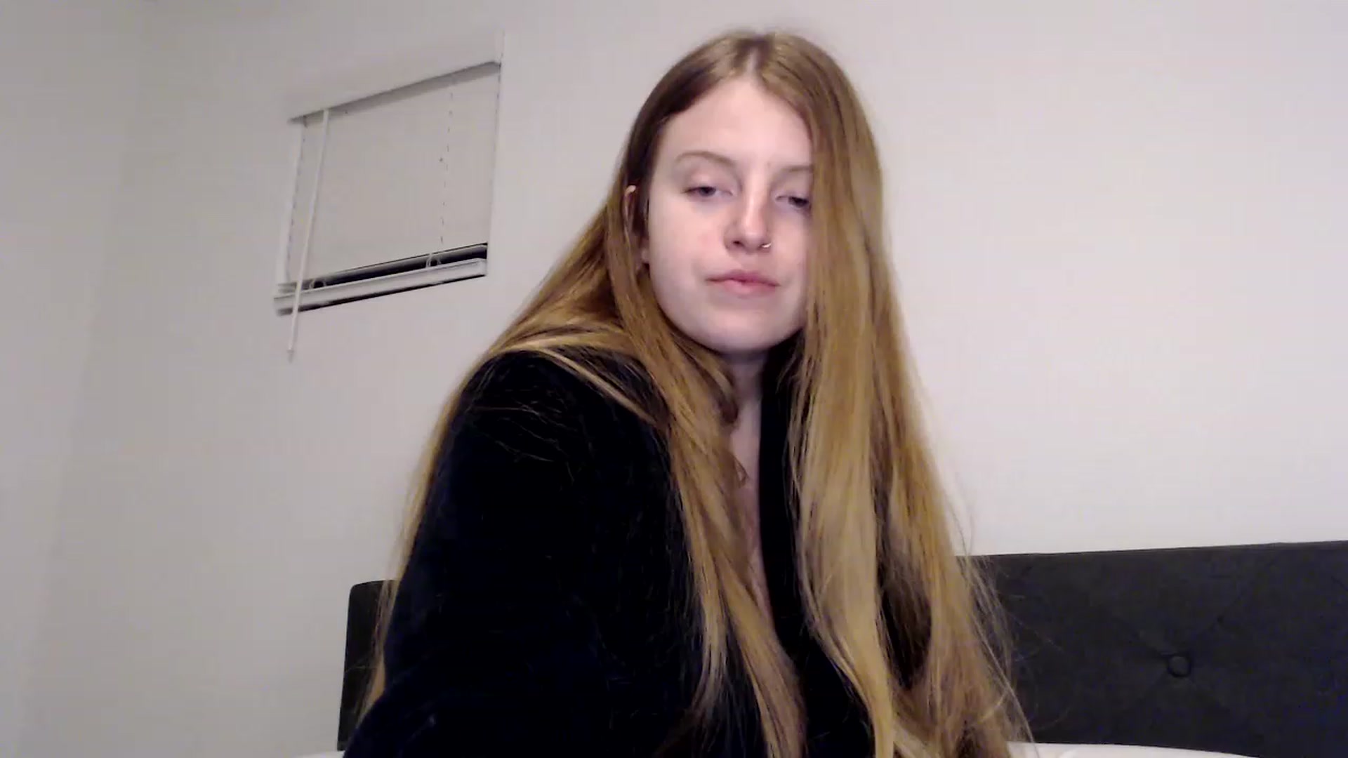 Gallery image thumbnail from Pixxxie's myfreecams stream on, 11/21/2022, 02:56 image 10 of 20