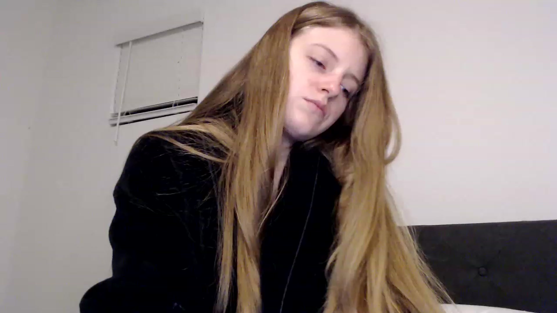 Gallery image thumbnail from Pixxxie's myfreecams stream on, 11/21/2022, 02:56 image 16 of 20