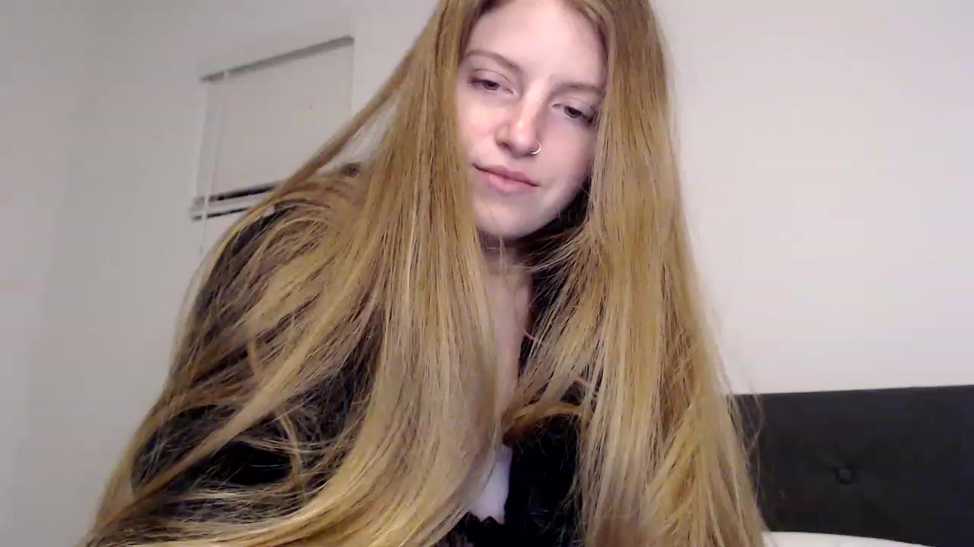 Gallery image thumbnail from Pixxxie's myfreecams stream on, 11/21/2022, 02:56 image 18 of 20