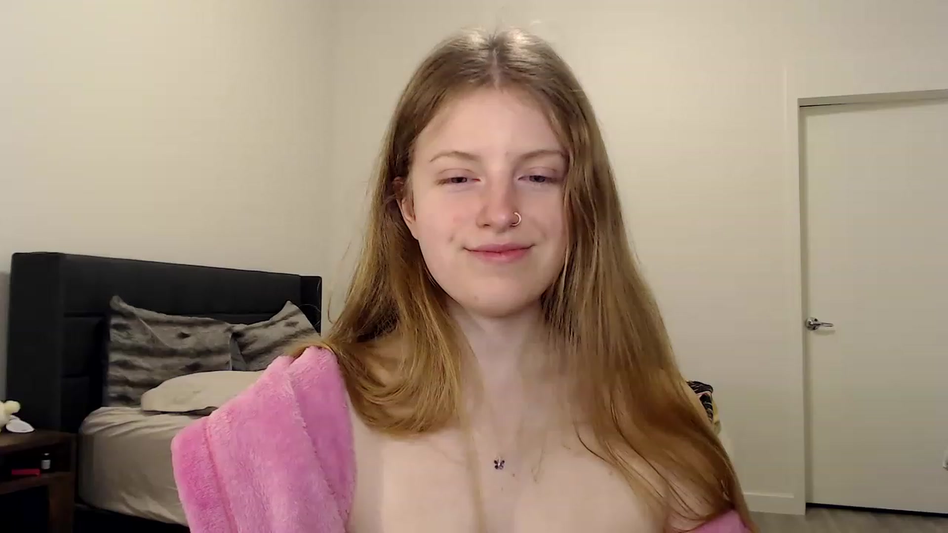 Gallery image thumbnail from Pixxxie's myfreecams stream on, 02/21/2023, 05:55 image 17 of 20