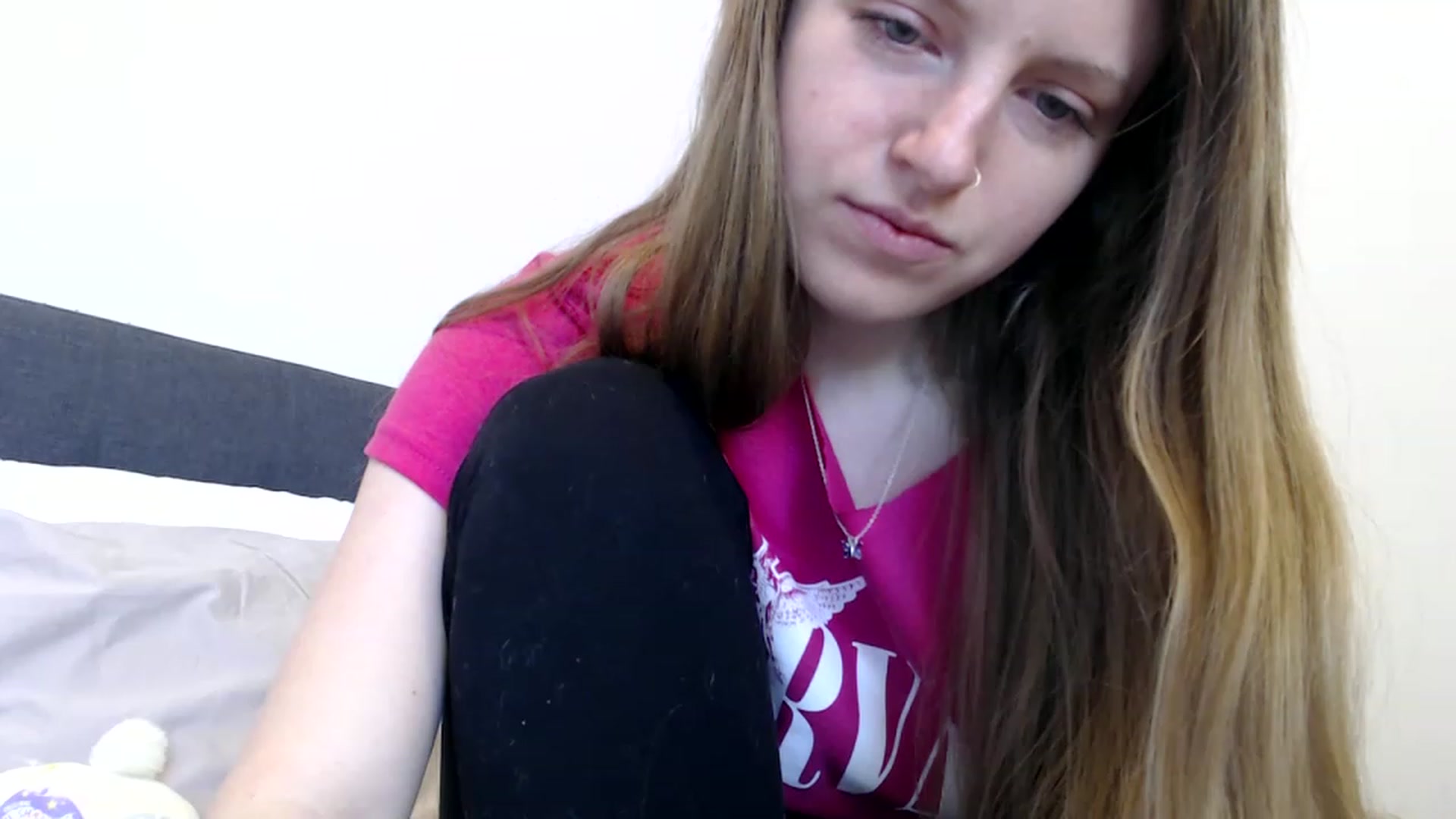 Gallery image thumbnail from Pixxxie's myfreecams stream on, 04/17/2023, 24:52 image 16 of 20