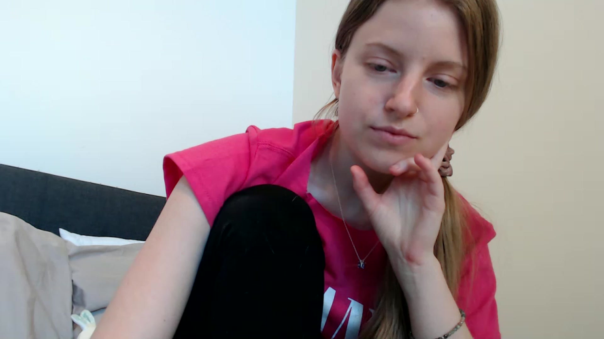 Gallery image thumbnail from Pixxxie's myfreecams stream on, 04/17/2023, 24:52 image 2 of 20