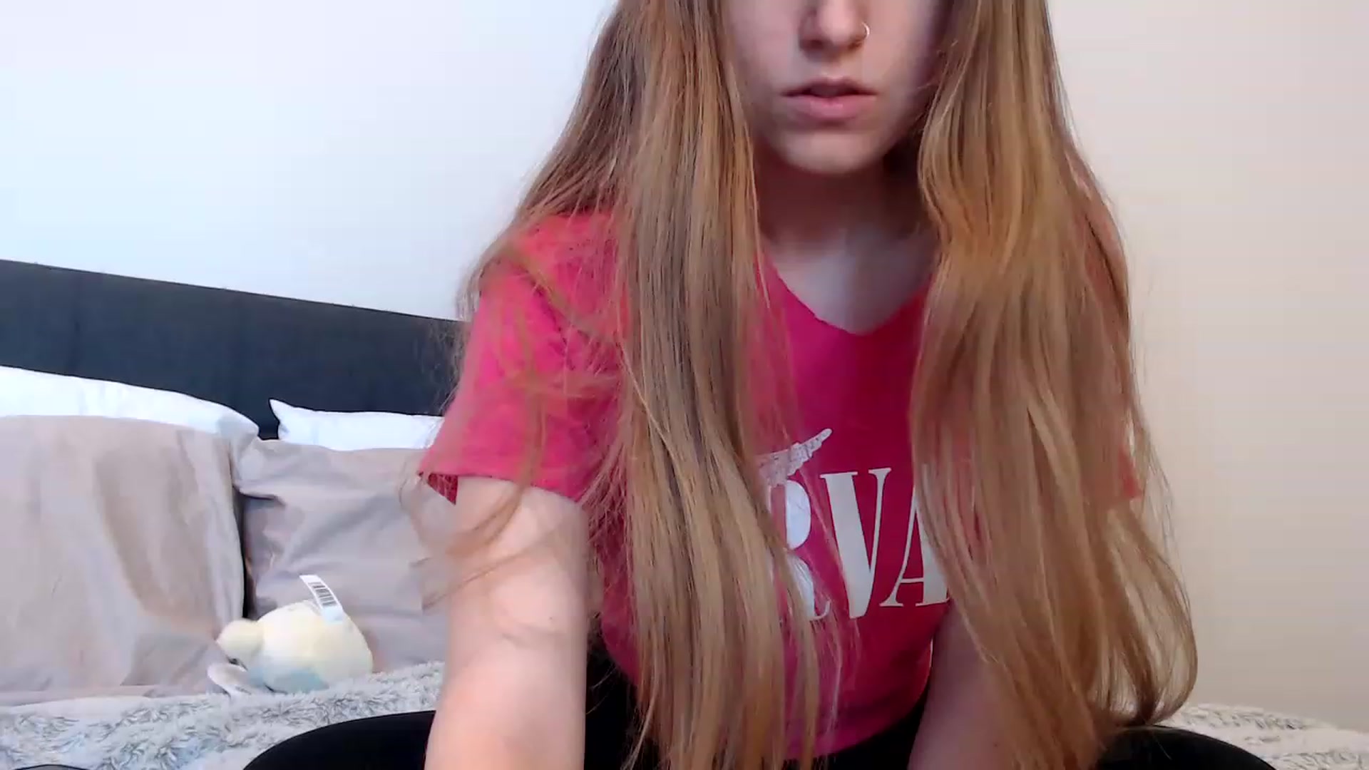 Gallery image thumbnail from Pixxxie's myfreecams stream on, 04/17/2023, 24:52 image 18 of 20