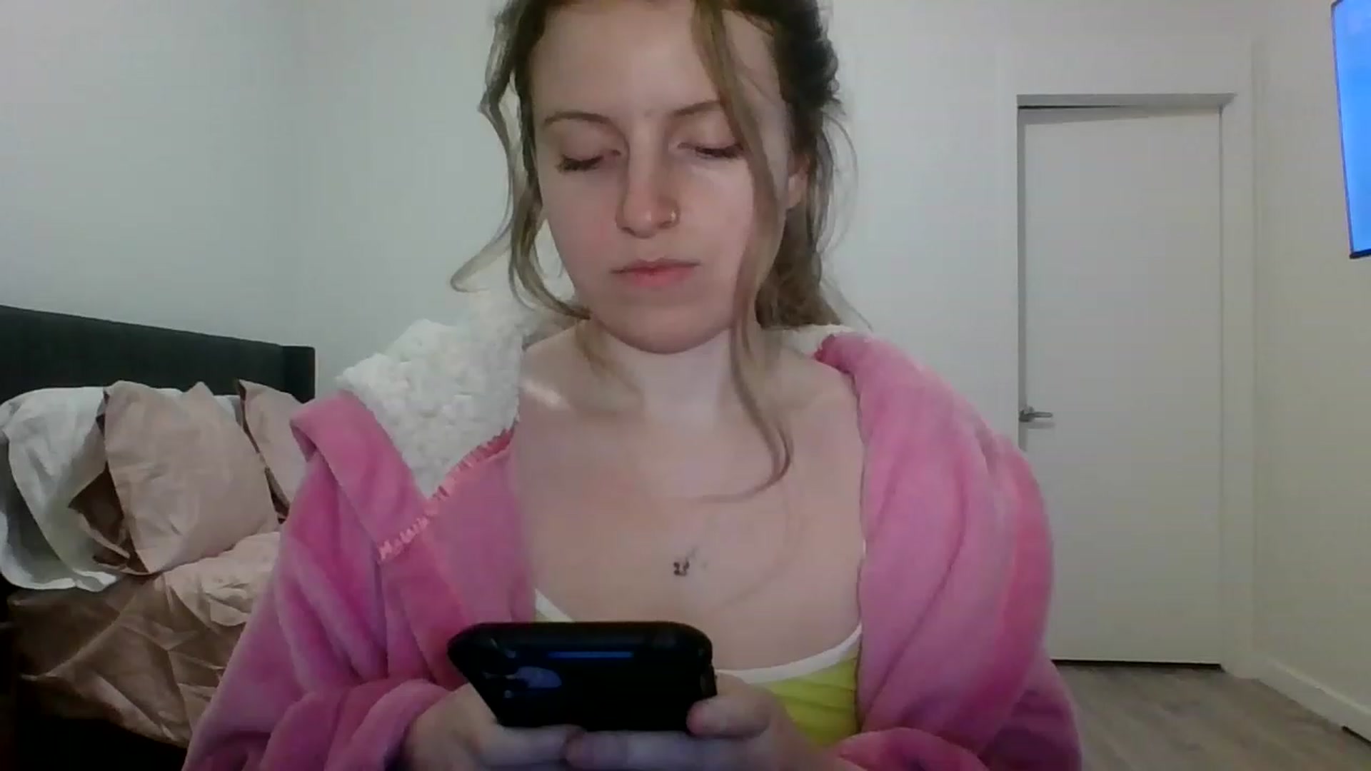 Gallery image thumbnail from Pixxxie's myfreecams stream on, 05/19/2023, 08:33 image 11 of 20