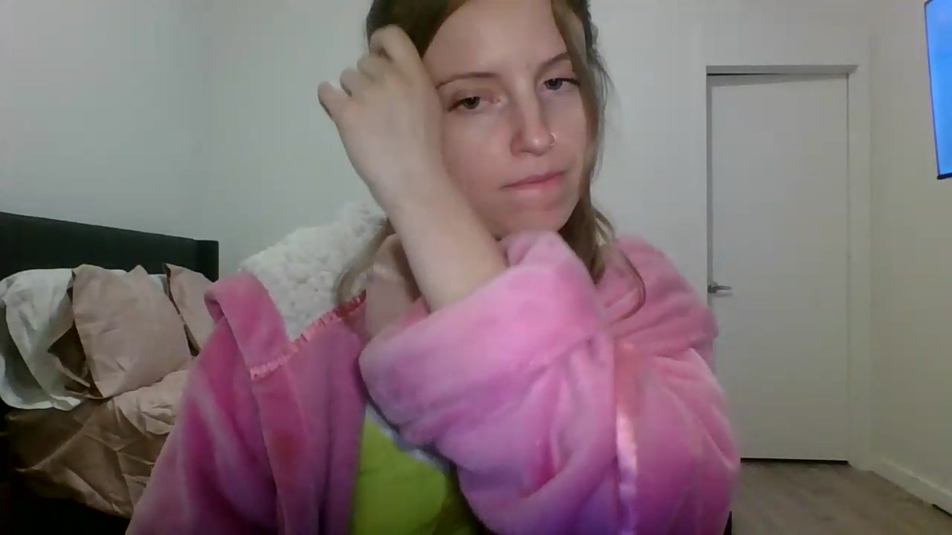 Gallery image thumbnail from Pixxxie's myfreecams stream on, 05/19/2023, 08:33 image 12 of 20