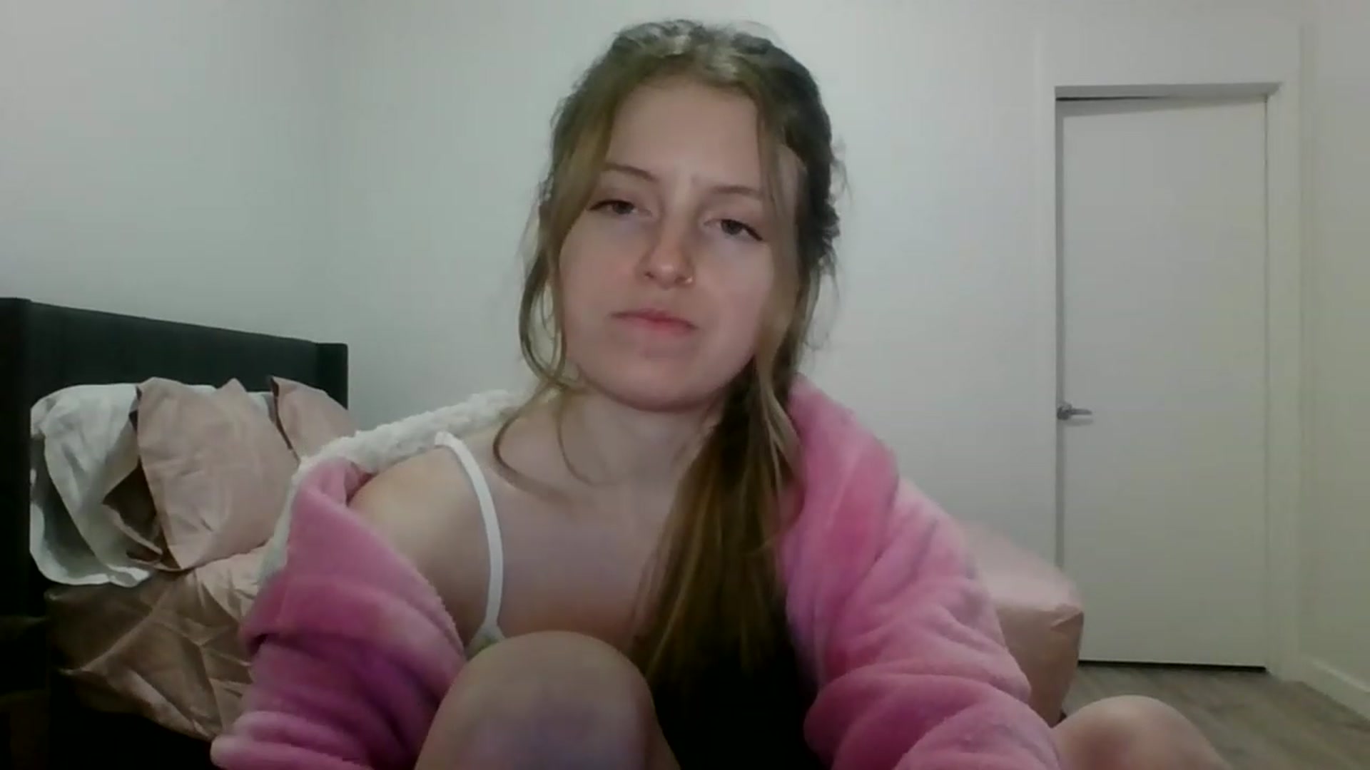 Gallery image thumbnail from Pixxxie's myfreecams stream on, 05/19/2023, 08:33 image 20 of 20