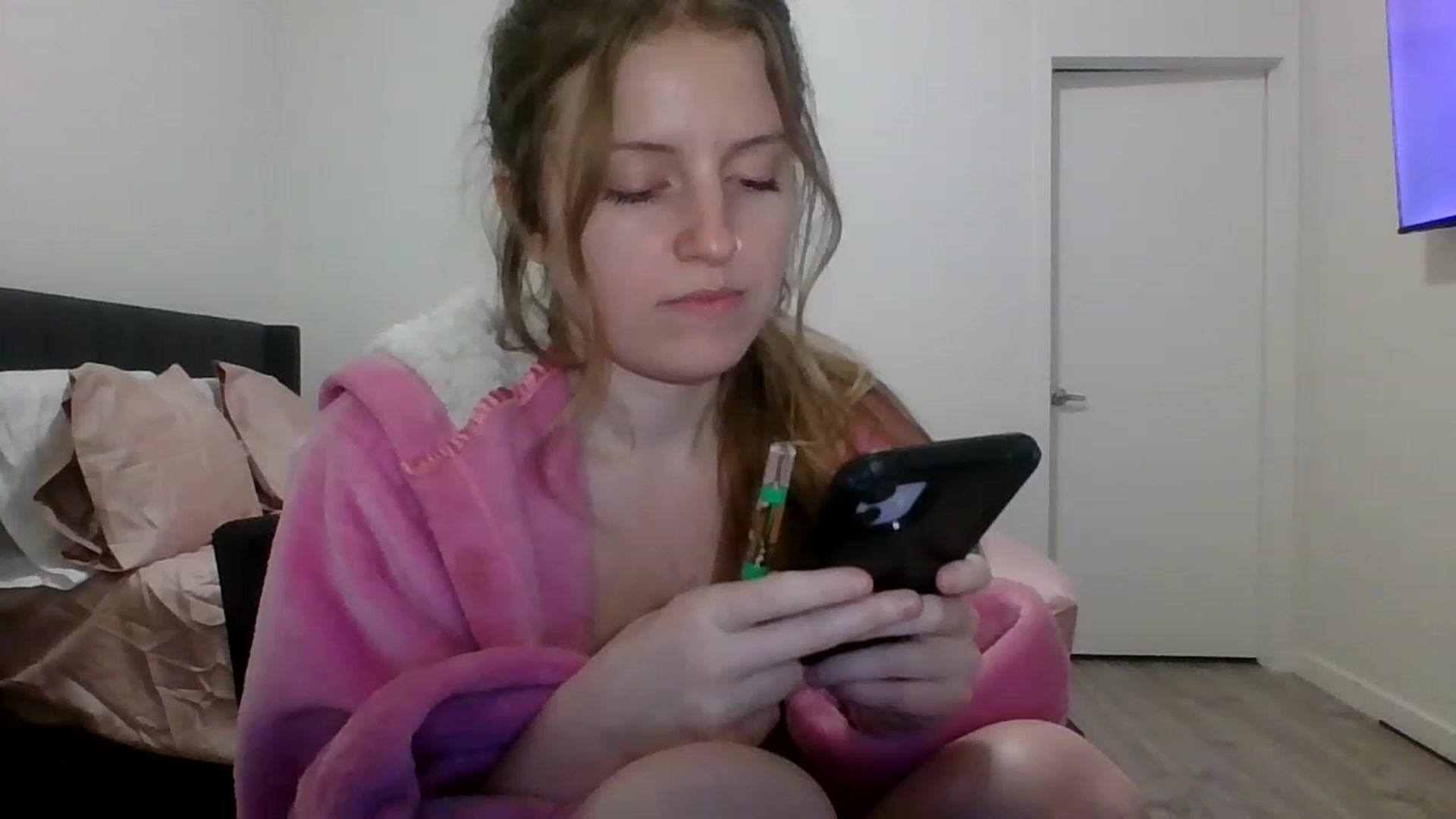 Gallery image thumbnail from Pixxxie's myfreecams stream on, 05/19/2023, 08:33 image 2 of 20
