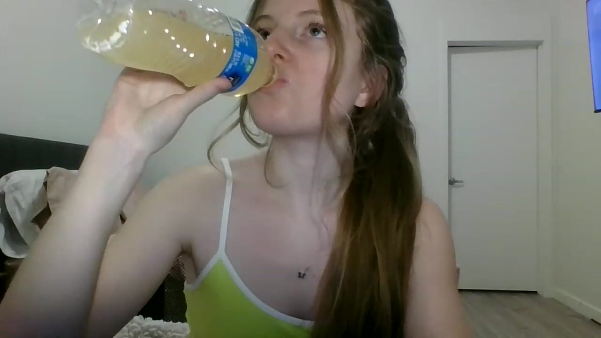 Gallery image thumbnail from Pixxxie's myfreecams stream on, 05/19/2023, 08:33 image 19 of 20