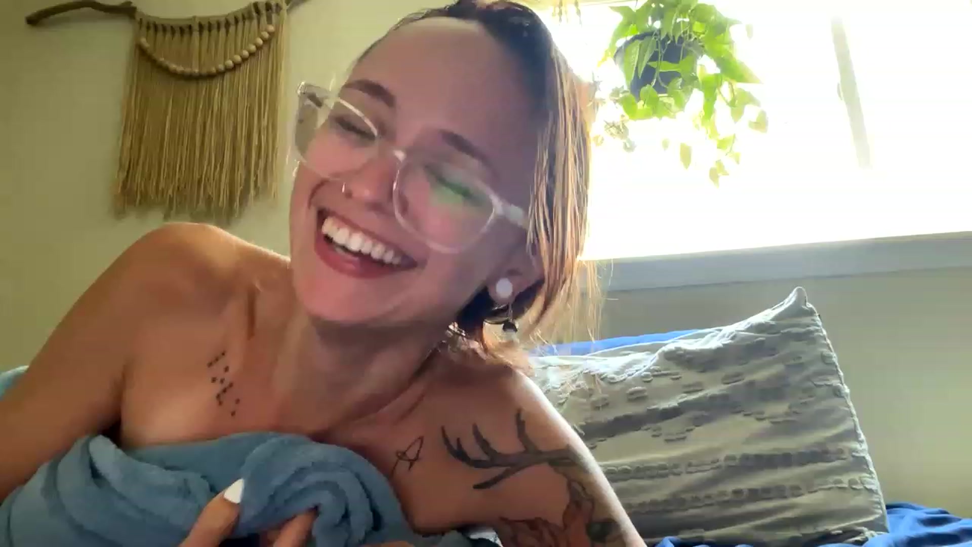 Gallery image thumbnail from Plantbabeee's myfreecams stream on, 06/05/2023, 17:45 image 10 of 20