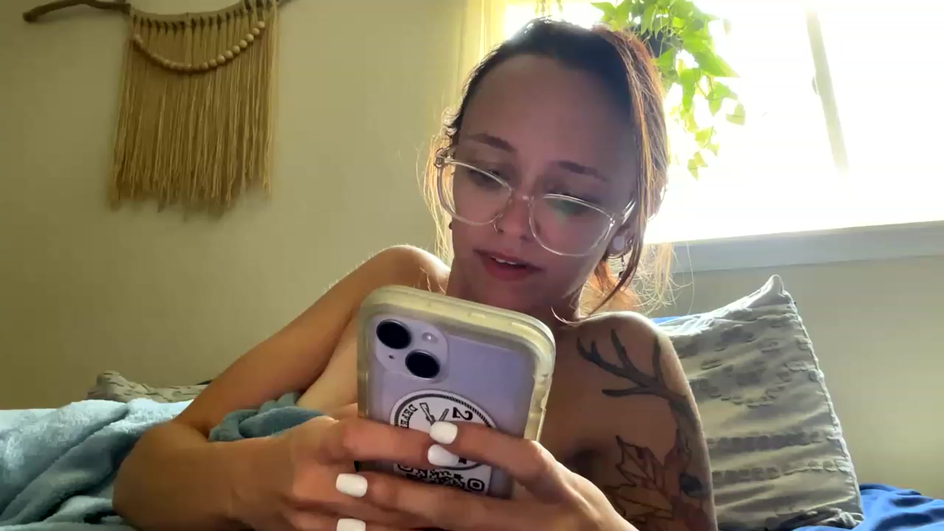 Gallery image thumbnail from Plantbabeee's myfreecams stream on, 06/05/2023, 17:45 image 2 of 20
