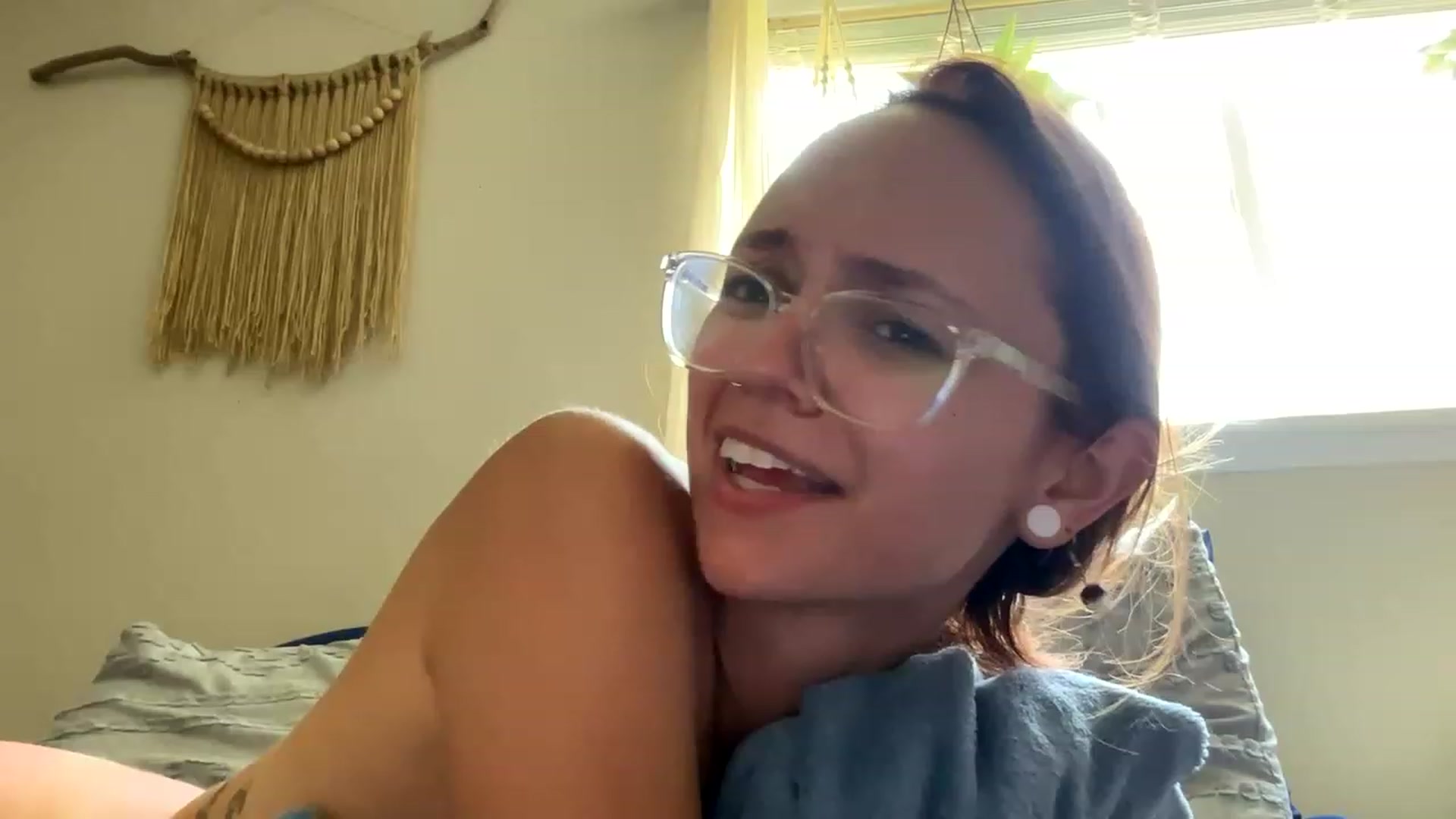 Gallery image thumbnail from Plantbabeee's myfreecams stream on, 06/05/2023, 18:06 image 3 of 20