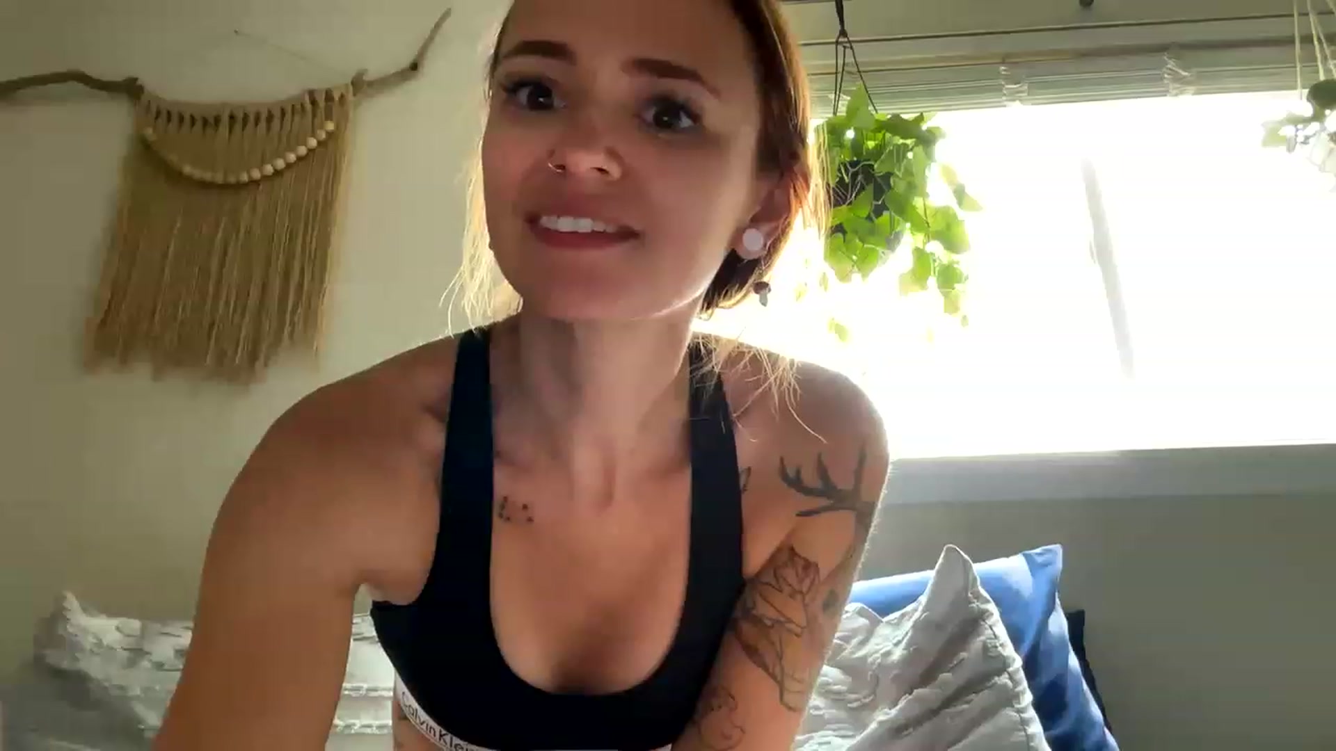 Gallery image thumbnail from Plantbabeee's myfreecams stream on, 06/07/2023, 20:18 image 16 of 20