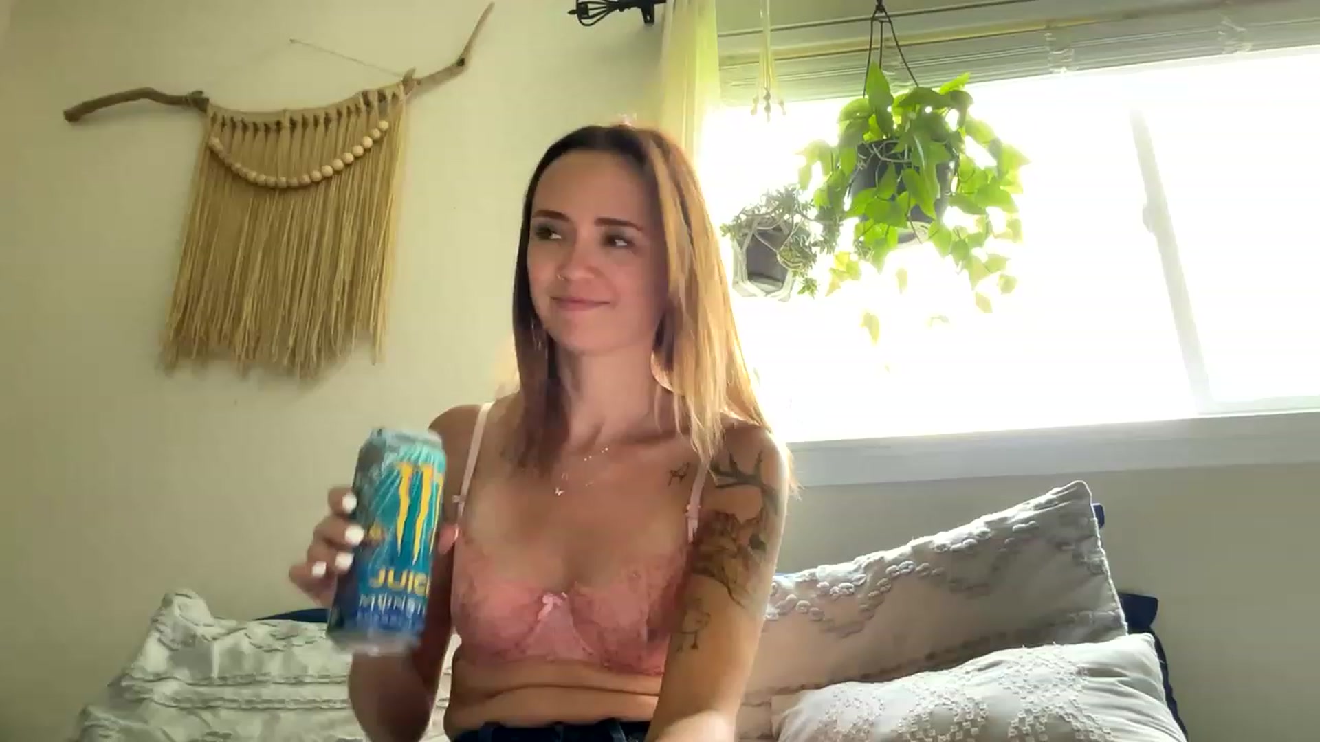 Gallery image thumbnail from Plantbabeee's myfreecams stream on, 06/15/2023, 16:51 image 9 of 20