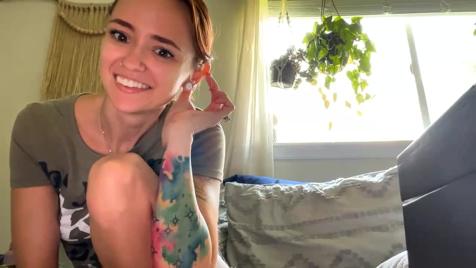 Gallery image thumbnail from Plantbabeee's myfreecams stream on, 06/29/2023, 17:15 image 15 of 20
