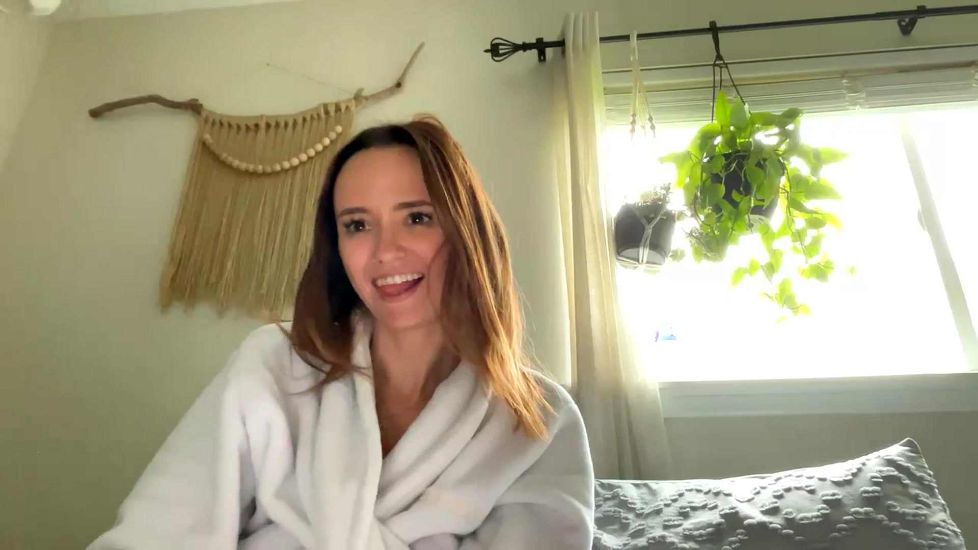 Gallery image thumbnail from Plantbabeee's myfreecams stream on, 07/10/2023, 22:06 image 2 of 20