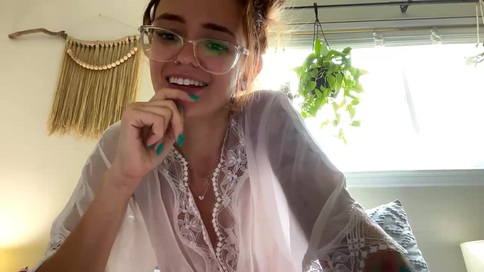 Gallery image thumbnail from Plantbabeee's myfreecams stream on, 07/12/2023, 20:12 image 17 of 20