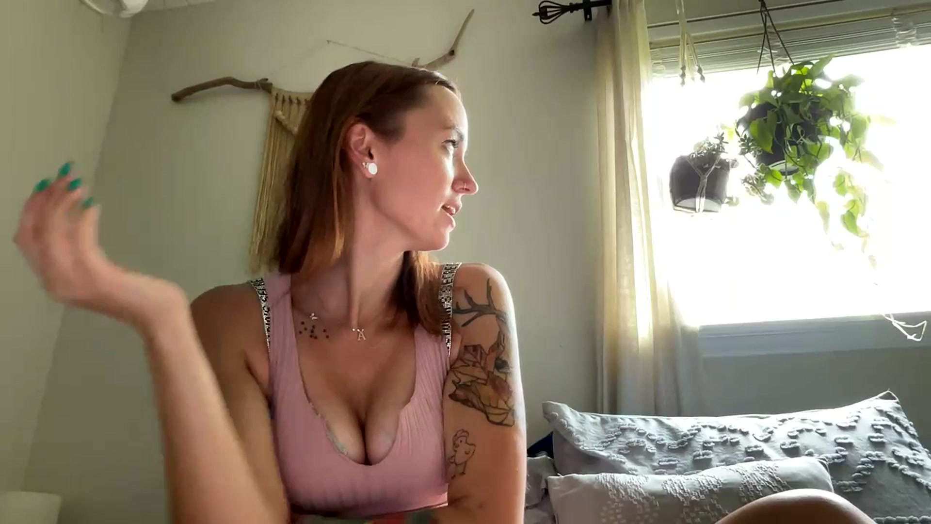 Gallery image thumbnail from Plantbabeee's myfreecams stream on, 07/19/2023, 19:22 image 4 of 20