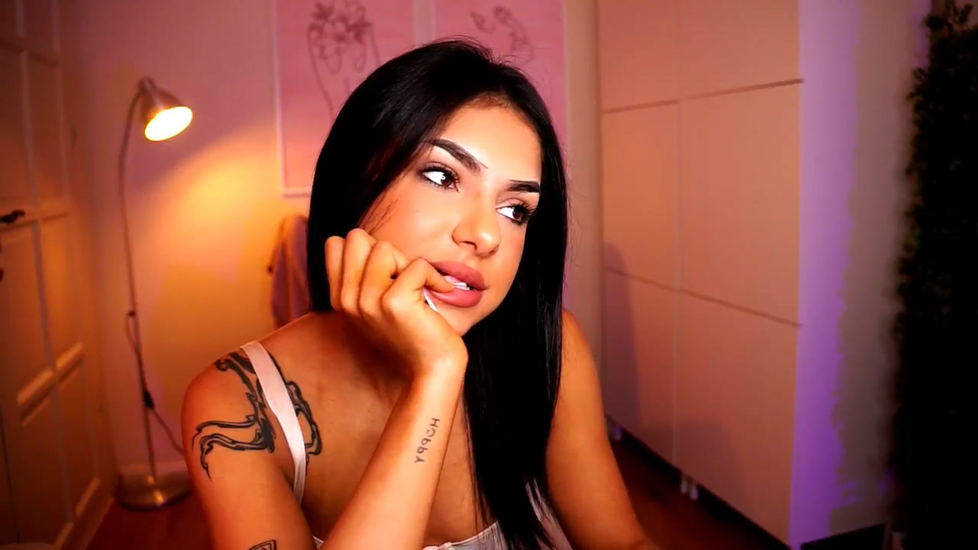 Gallery image thumbnail from Playfuljust18's myfreecams stream on, 06/03/2024, 15:01 image 5 of 20