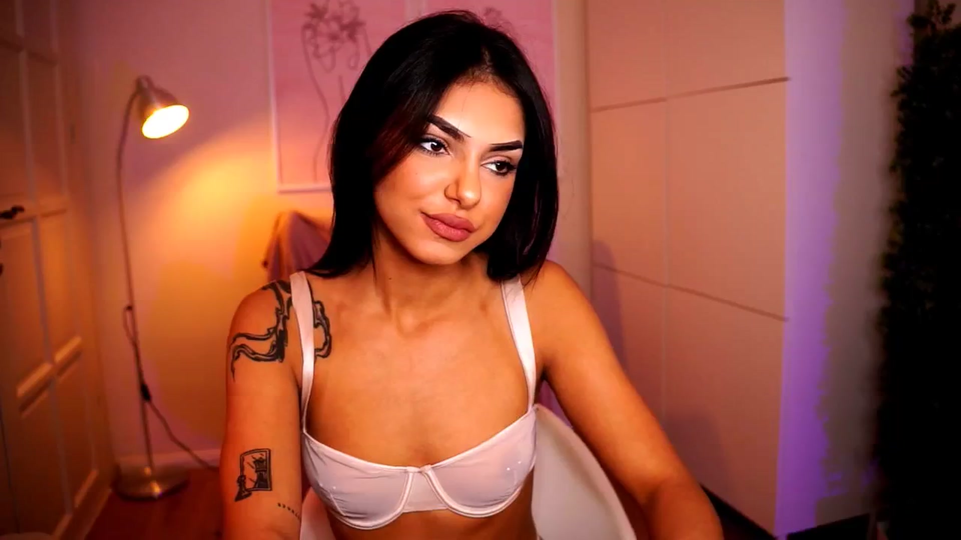Gallery image thumbnail from Playfuljust18's myfreecams stream on, 06/03/2024, 15:01 image 4 of 20