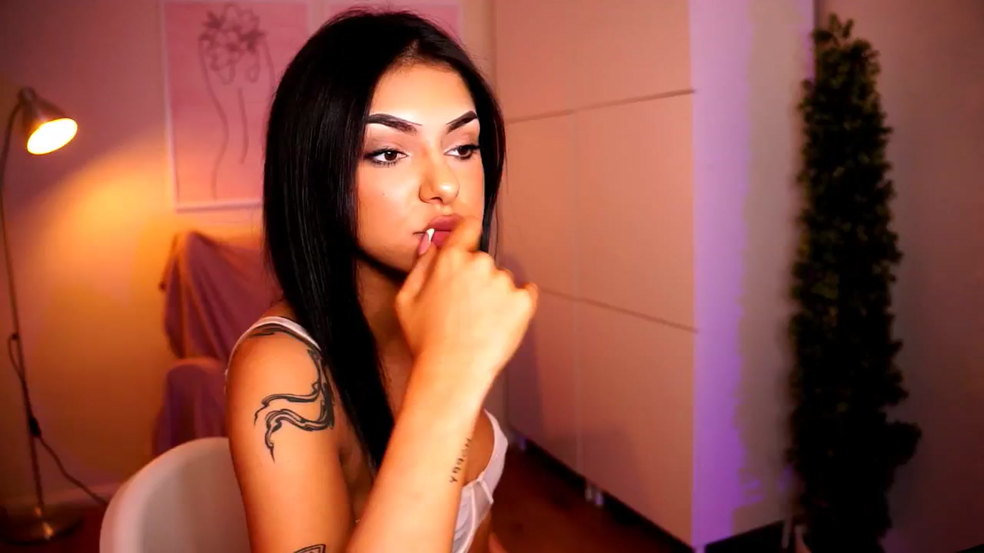 Gallery image thumbnail from Playfuljust18's myfreecams stream on, 06/03/2024, 16:19 image 6 of 20