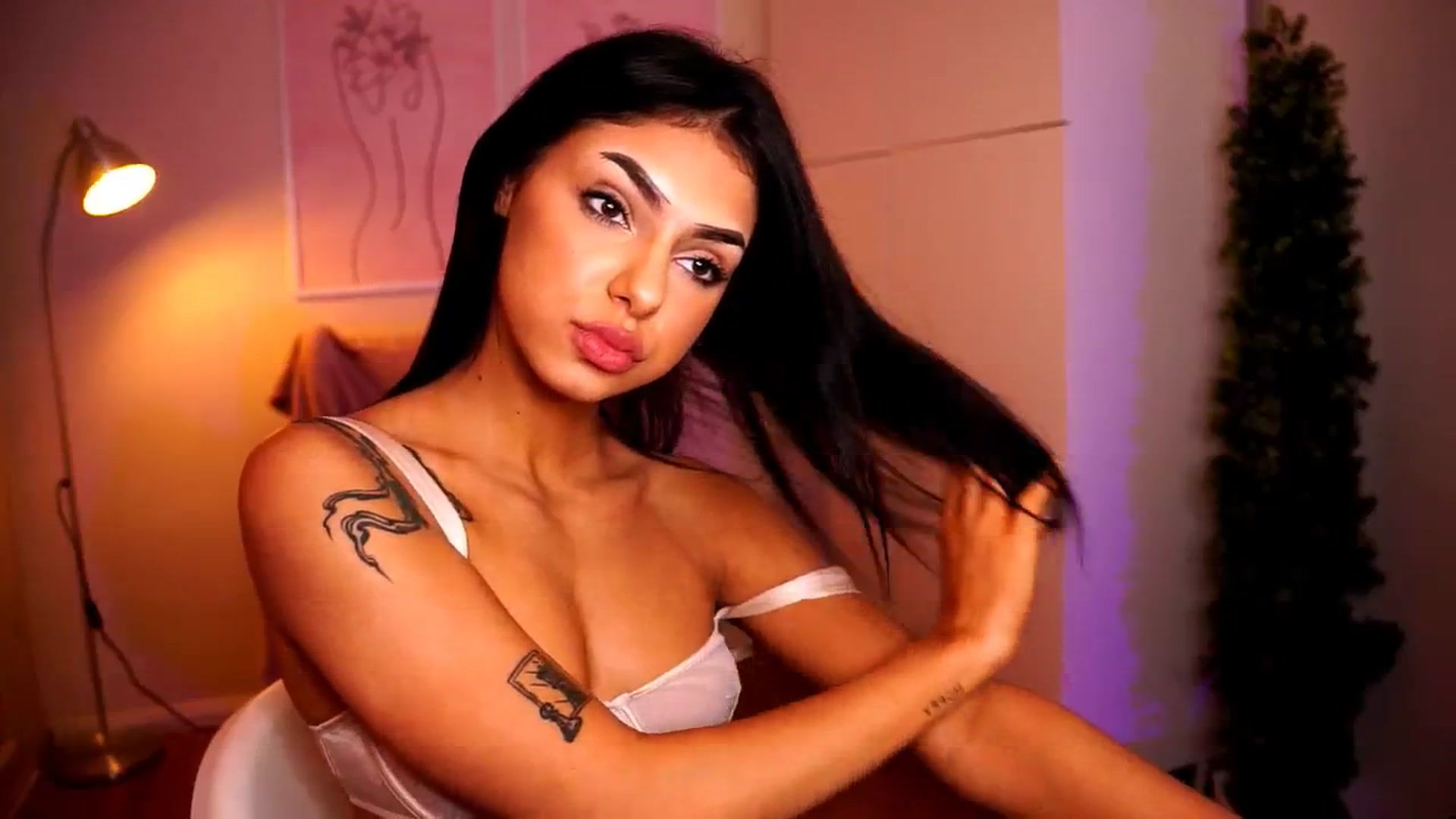 Gallery image thumbnail from Playfuljust18's myfreecams stream on, 06/03/2024, 18:31 image 14 of 20
